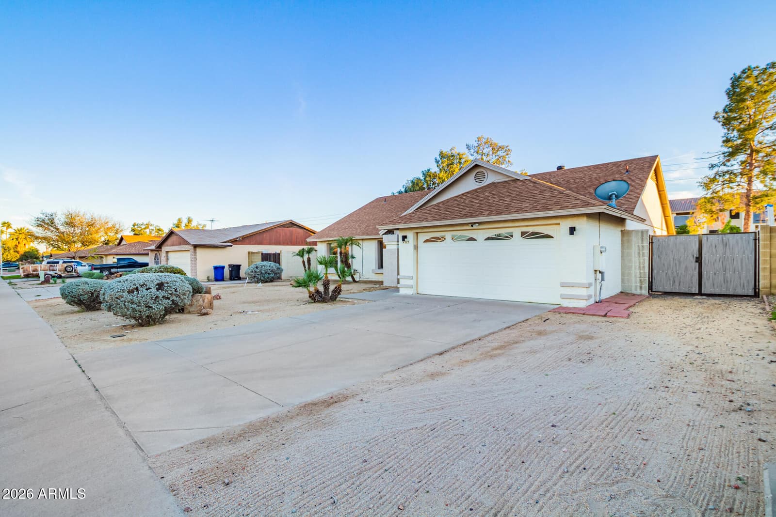 915 W DIAMOND Drive, Tempe, AZ 85283 — photo 4 of 31