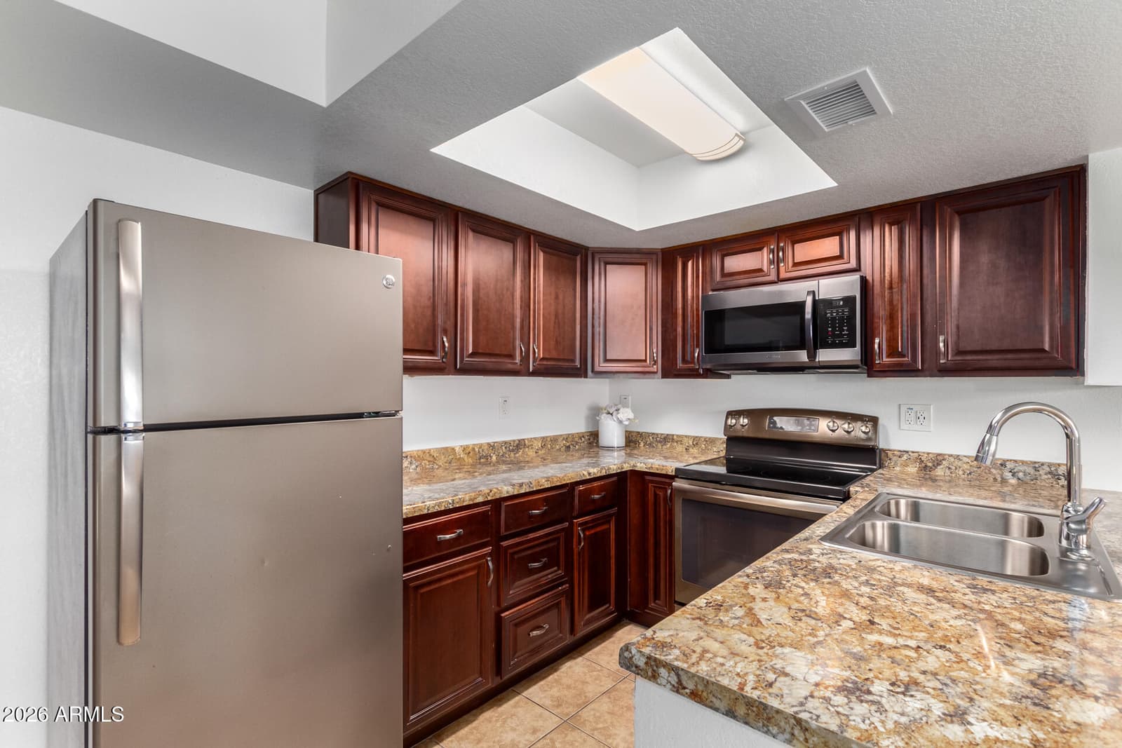 3601 W TIERRA BUENA Lane 168, Phoenix, AZ 85053 — photo 13 of 26