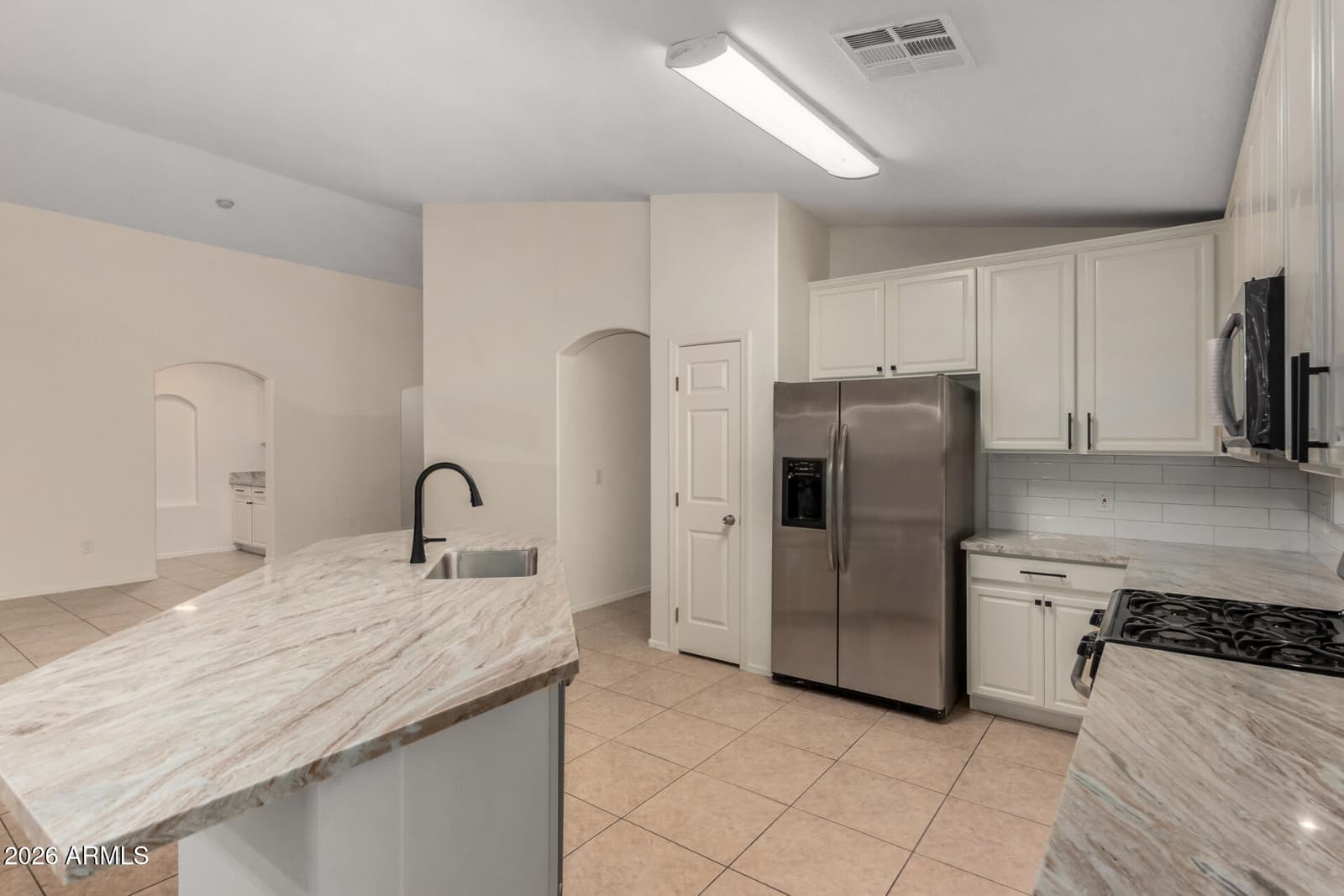 11241 W DAVIS Lane, Avondale, AZ 85323 — photo 10 of 32