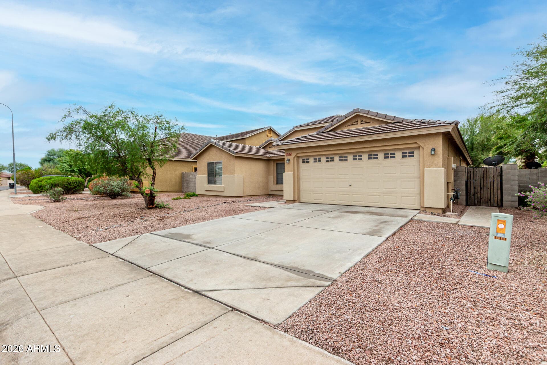 11241 W DAVIS Lane, Avondale, AZ 85323 — photo 4 of 32