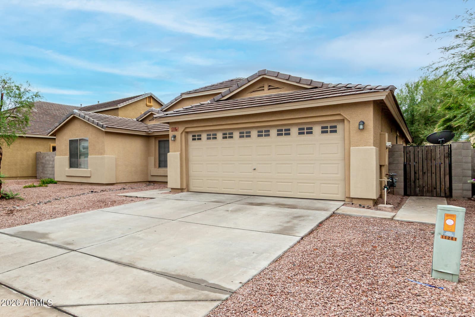 11241 W DAVIS Lane, Avondale, AZ 85323 — photo 3 of 32