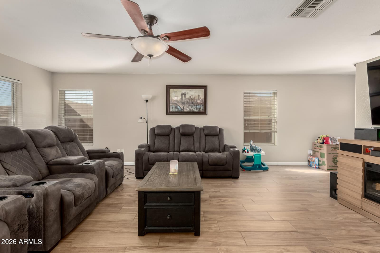 885 E LAKEVIEW Drive, San Tan Valley, AZ 85143 — photo 5 of 34
