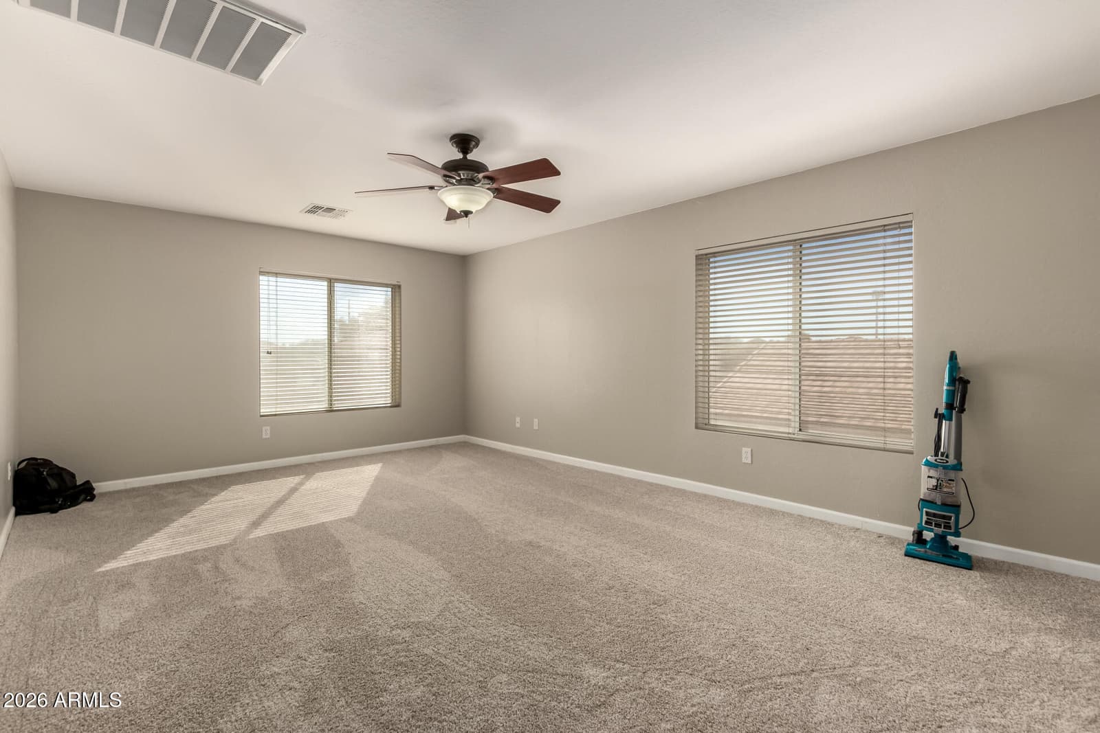 885 E LAKEVIEW Drive, San Tan Valley, AZ 85143 — photo 13 of 34