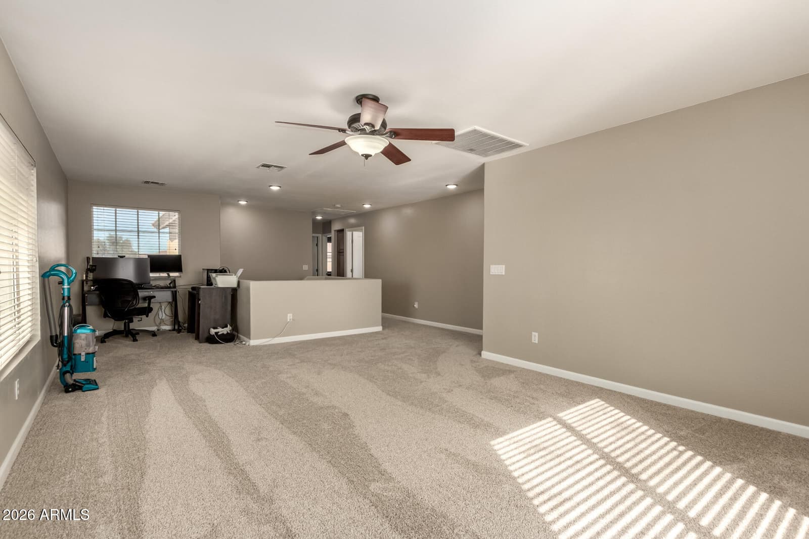 885 E LAKEVIEW Drive, San Tan Valley, AZ 85143 — photo 14 of 34