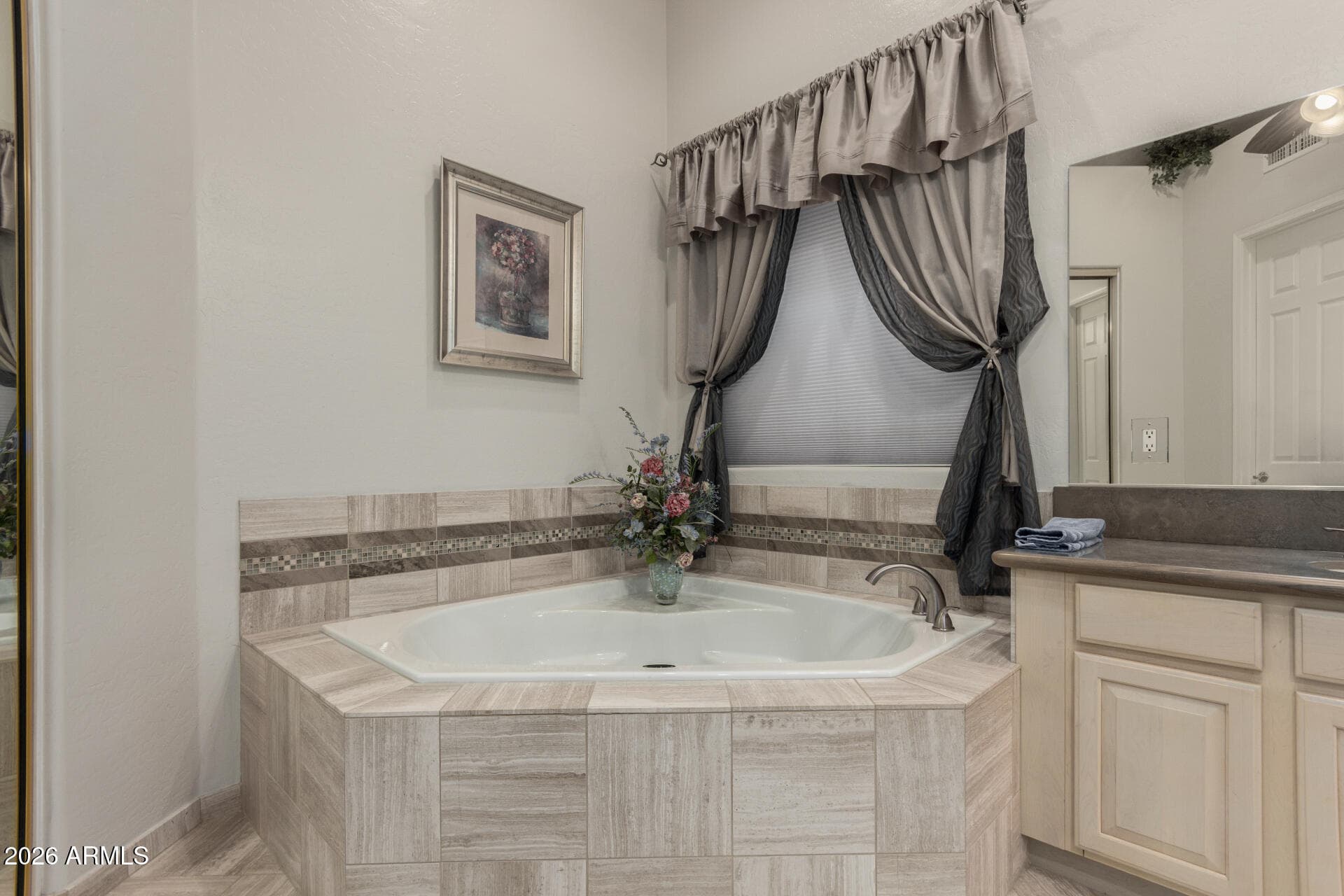 4419 E ROBIN Lane, Phoenix, AZ 85050 — photo 15 of 28