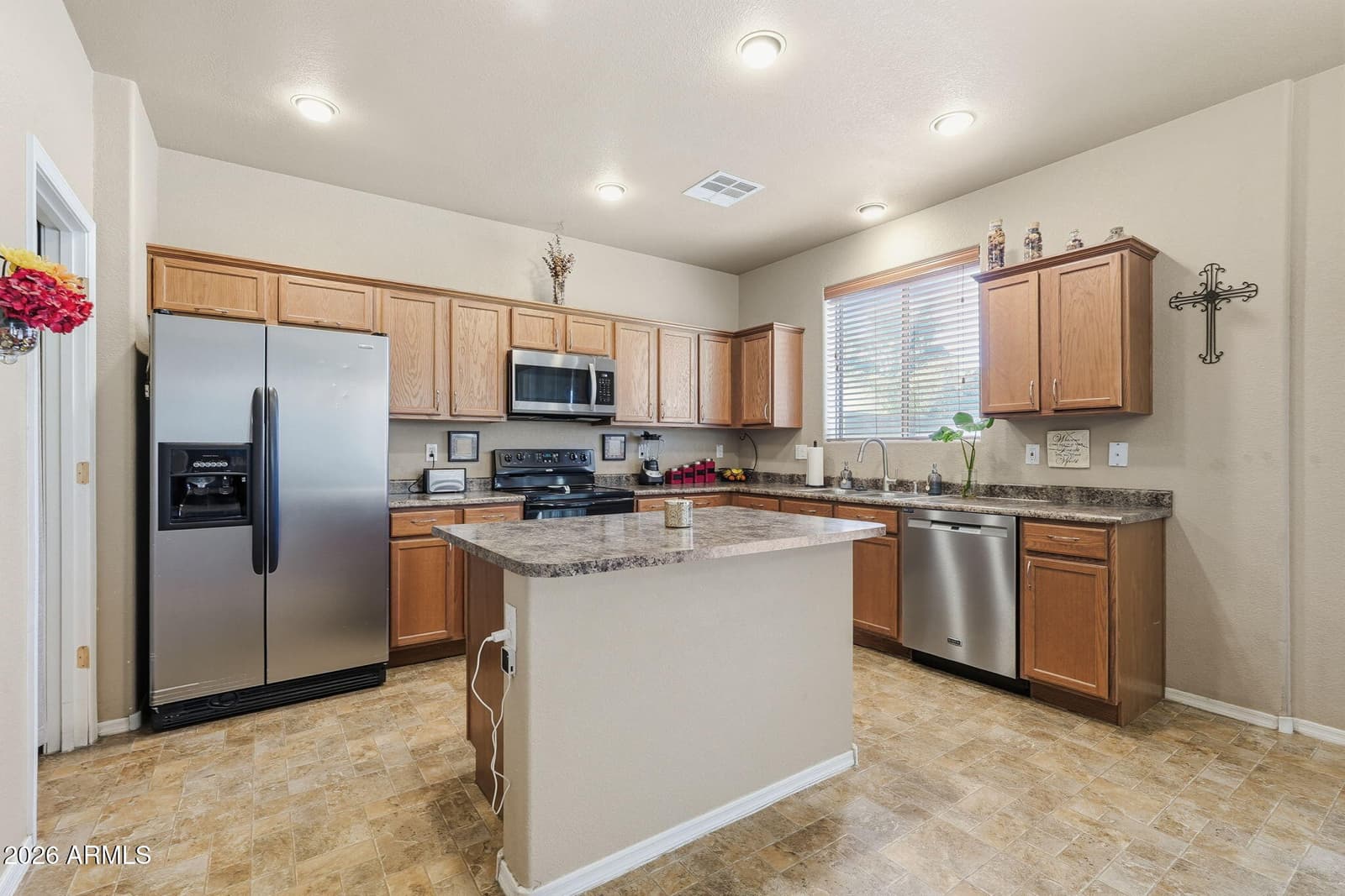 33408 N FALCON Trail, San Tan Valley, AZ 85144 — photo 10 of 35