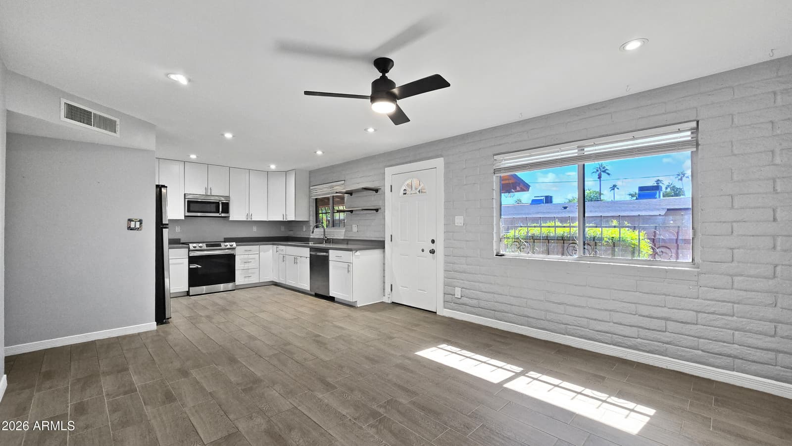 6739 N 16TH Street 14, Phoenix, AZ 85016 — photo 4 of 19