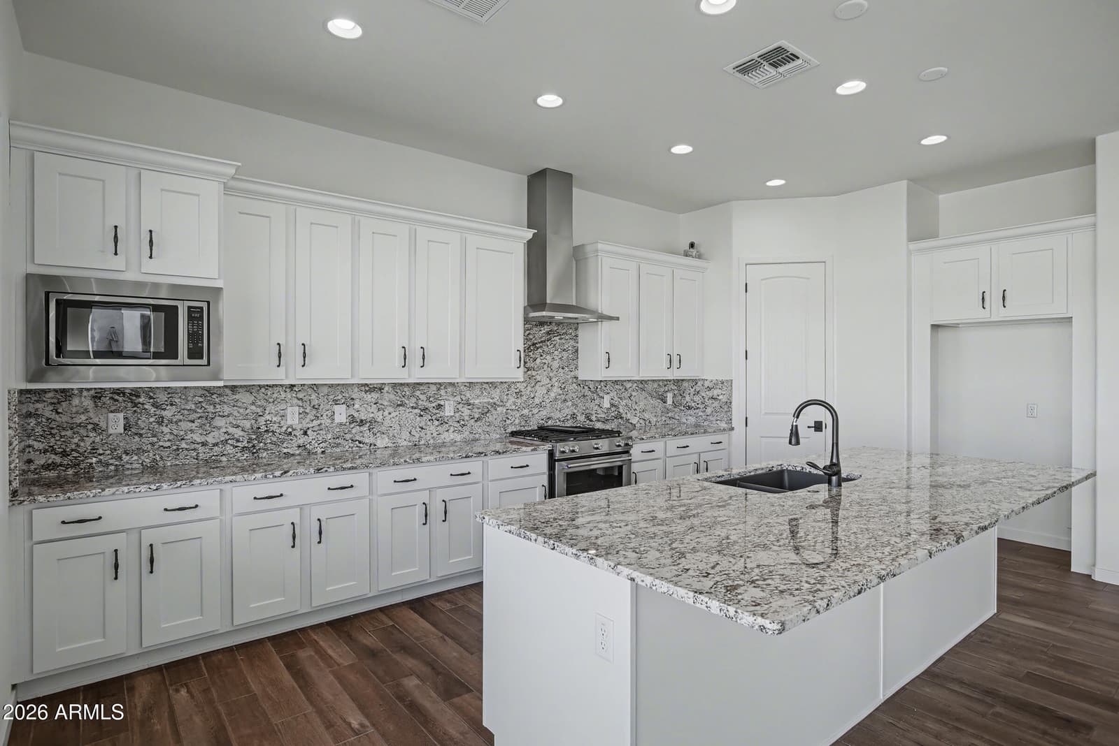 8032 E JUNE Circle, Mesa, AZ 85207 — photo 12 of 47