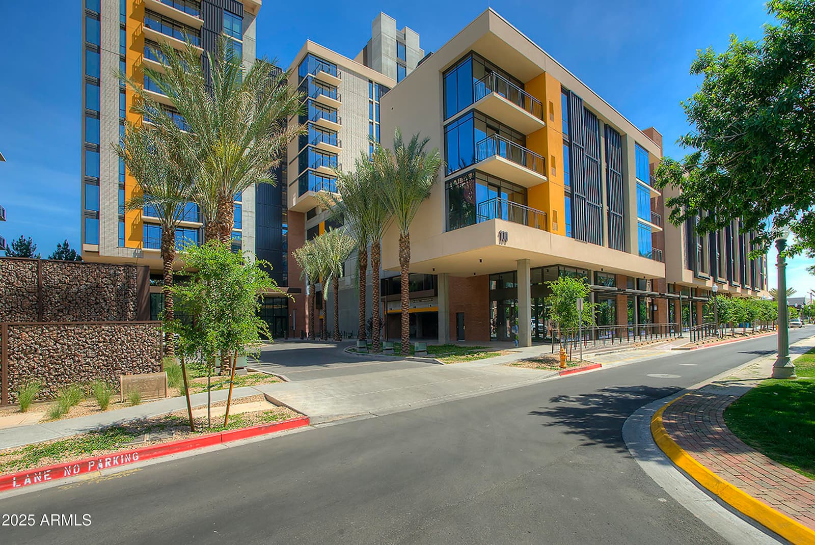 200 W PORTLAND Street 817, Phoenix, AZ 85003