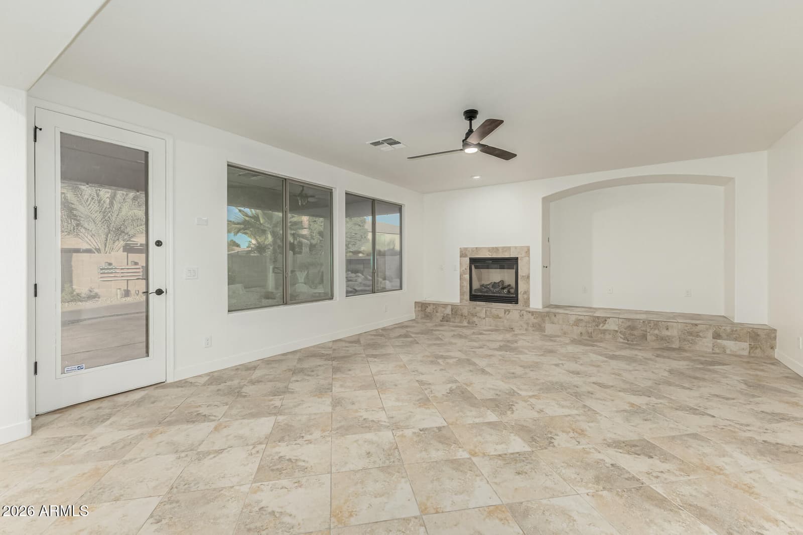 18336 W Banff Lane, Surprise, AZ 85388 — photo 8 of 68