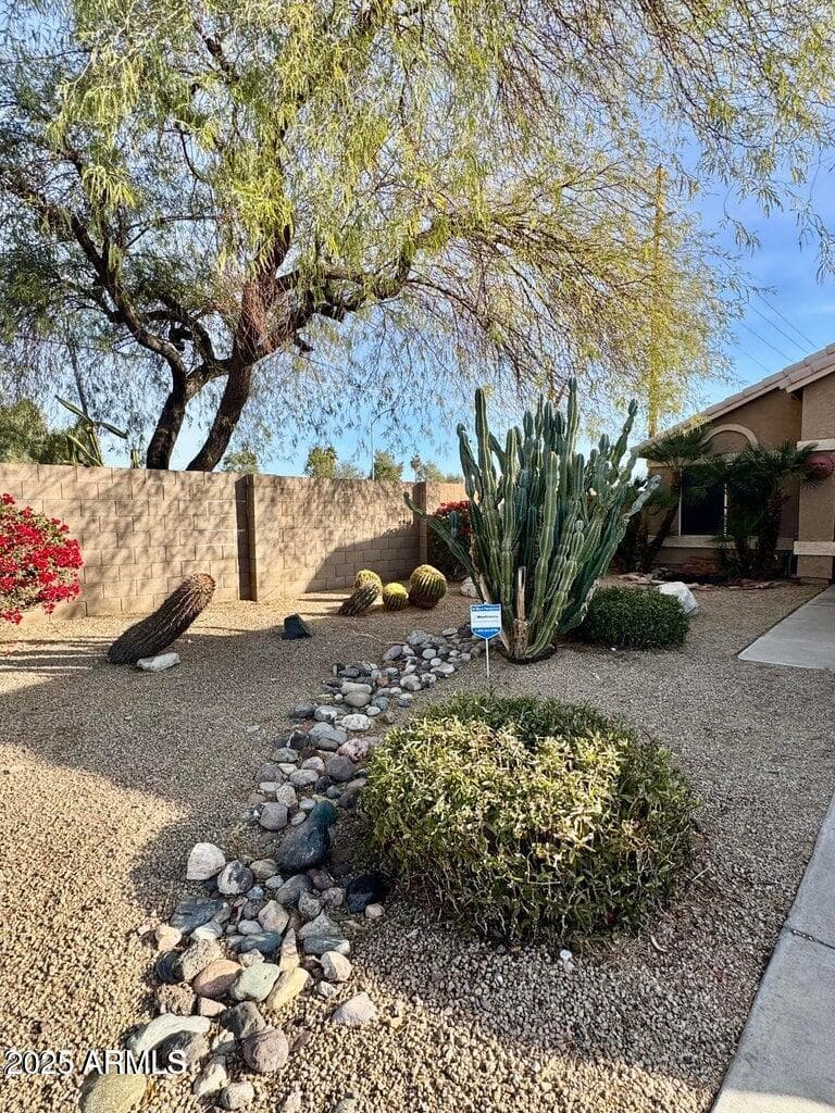 10705 W MONTECITO Avenue, Phoenix, AZ 85037 — photo 2 of 15