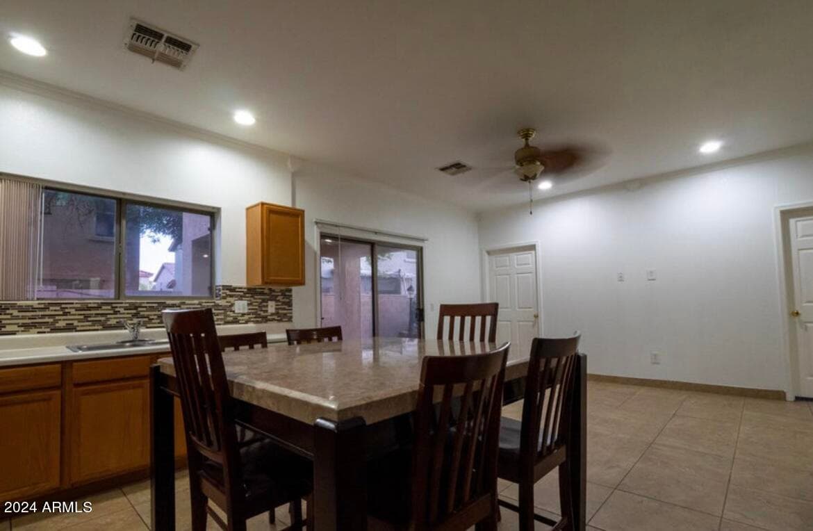 9427 W VIRGINIA Avenue, Phoenix, AZ 85037 — photo 5 of 19