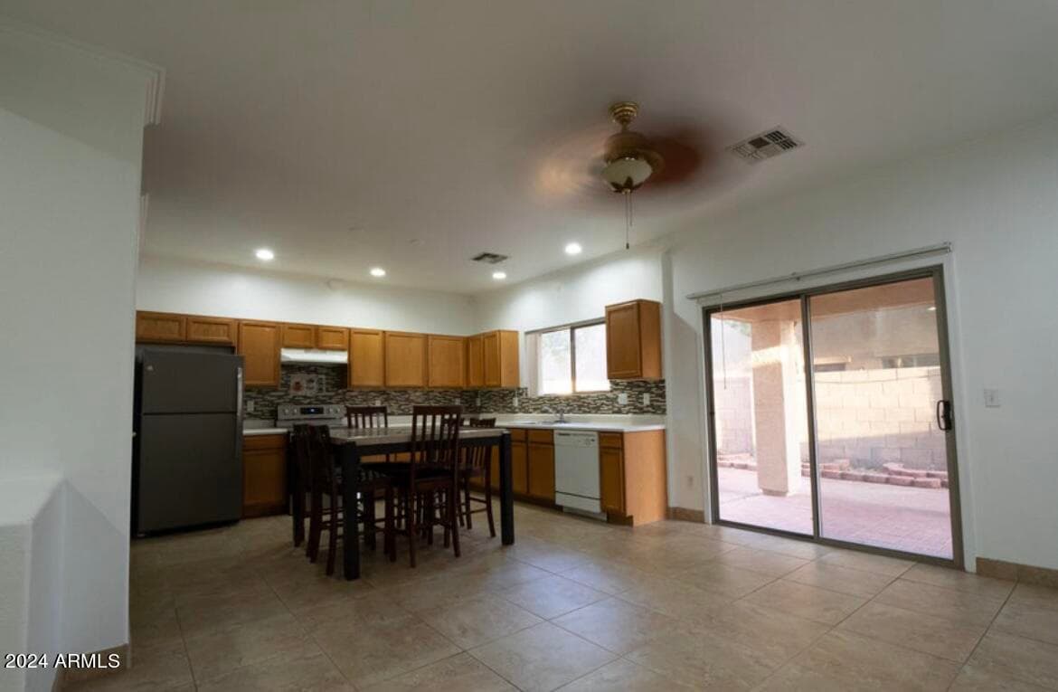 9427 W VIRGINIA Avenue, Phoenix, AZ 85037 — photo 6 of 19