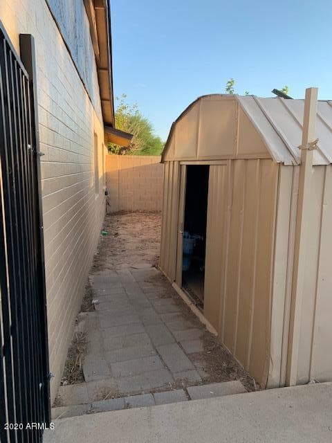 8214 W SELLS Drive, Phoenix, AZ 85033 — photo 22 of 38