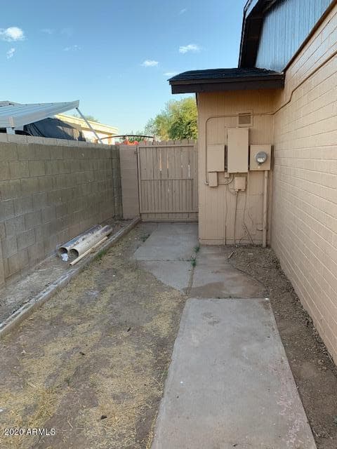 8214 W SELLS Drive, Phoenix, AZ 85033 — photo 27 of 38