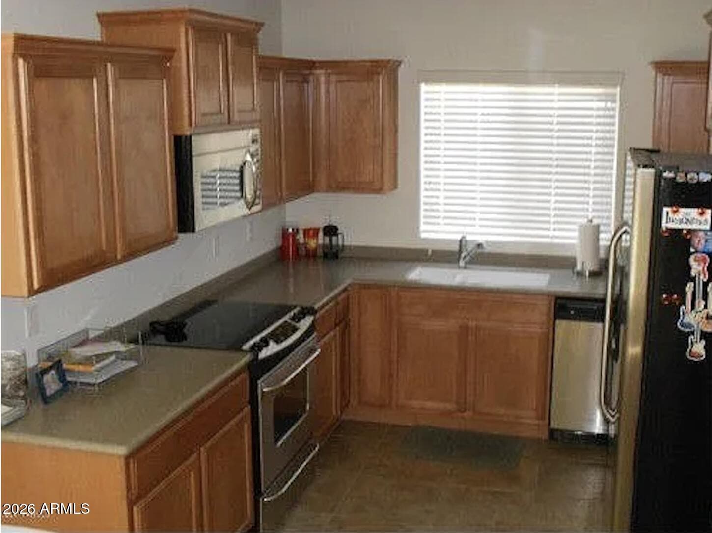 1937 W DAVIS Road, Phoenix, AZ 85023 — photo 6 of 10