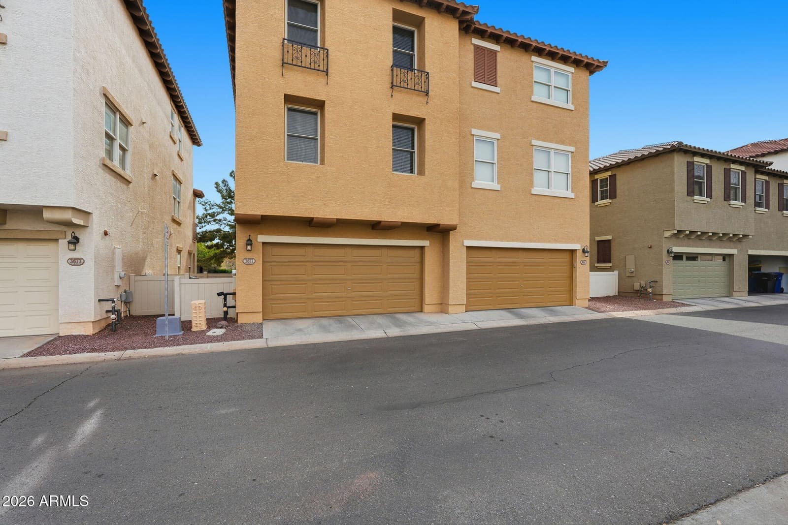 3671 E LESLIE Drive, Gilbert, AZ 85296 — photo 1 of 44