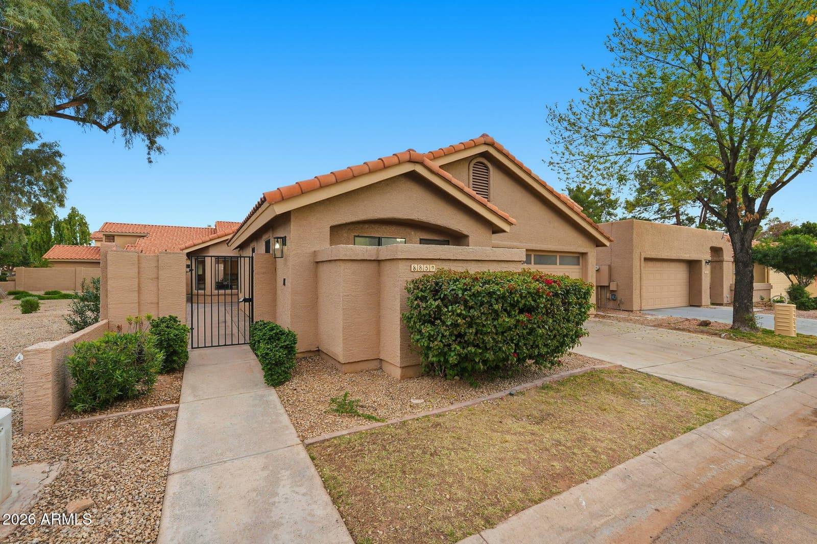 8859 S GRANDVIEW Drive, Tempe, AZ 85284 — photo 8 of 40