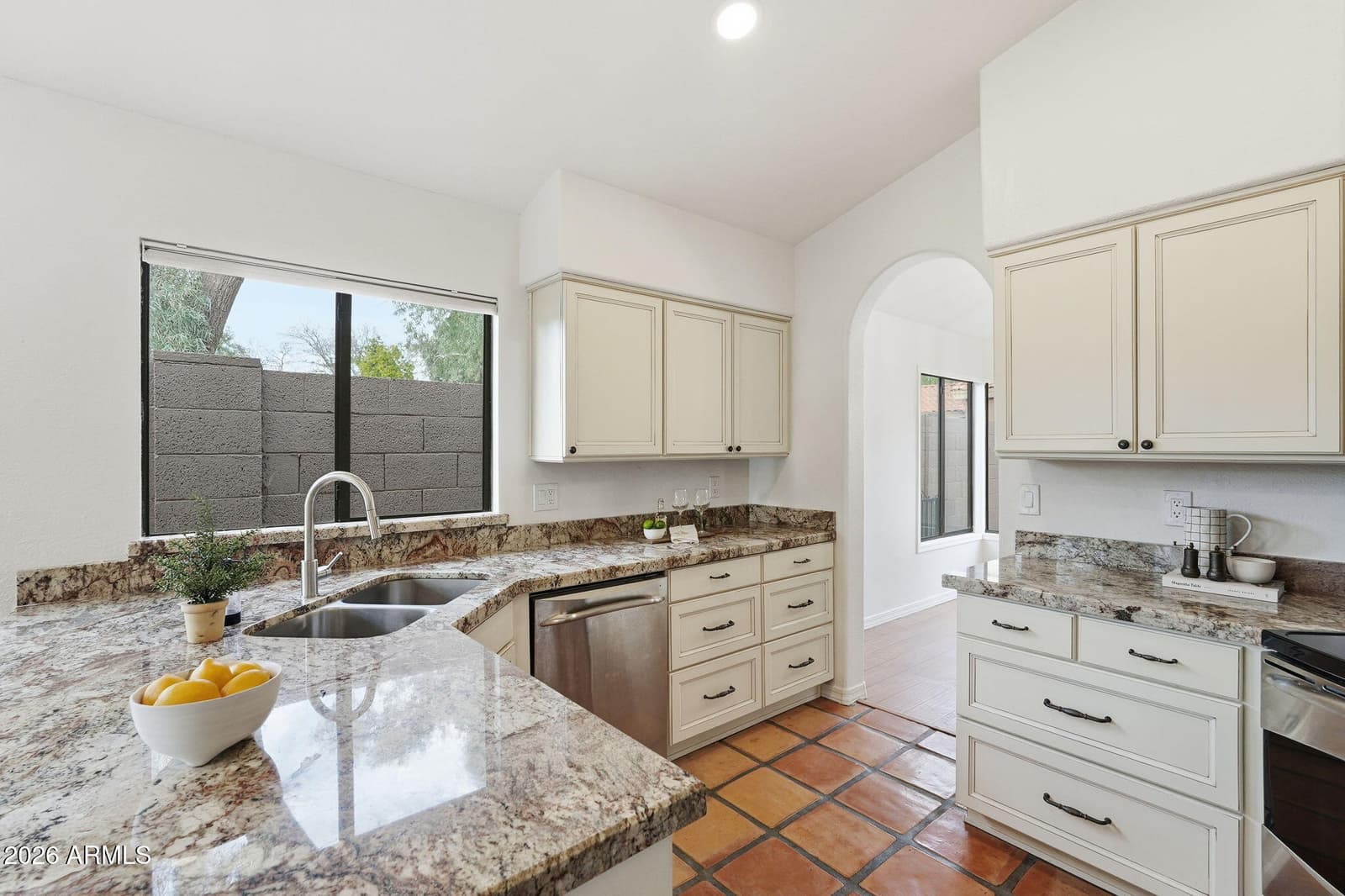 8859 S GRANDVIEW Drive, Tempe, AZ 85284 — photo 17 of 40