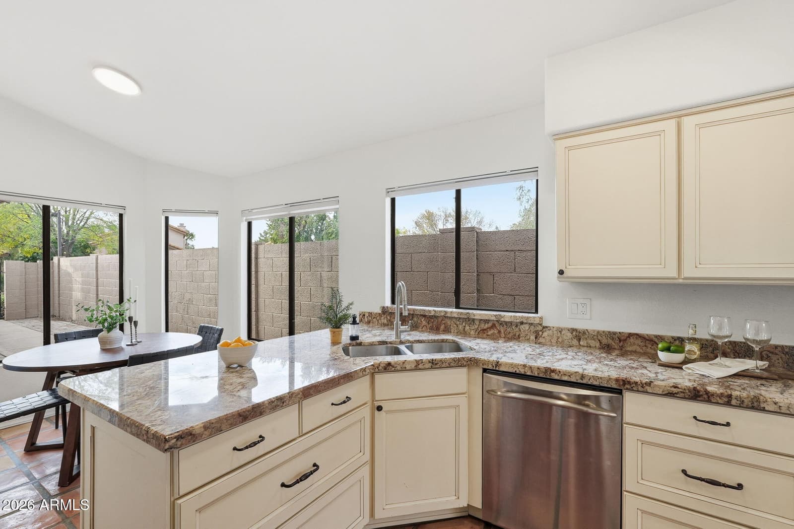 8859 S GRANDVIEW Drive, Tempe, AZ 85284 — photo 18 of 40