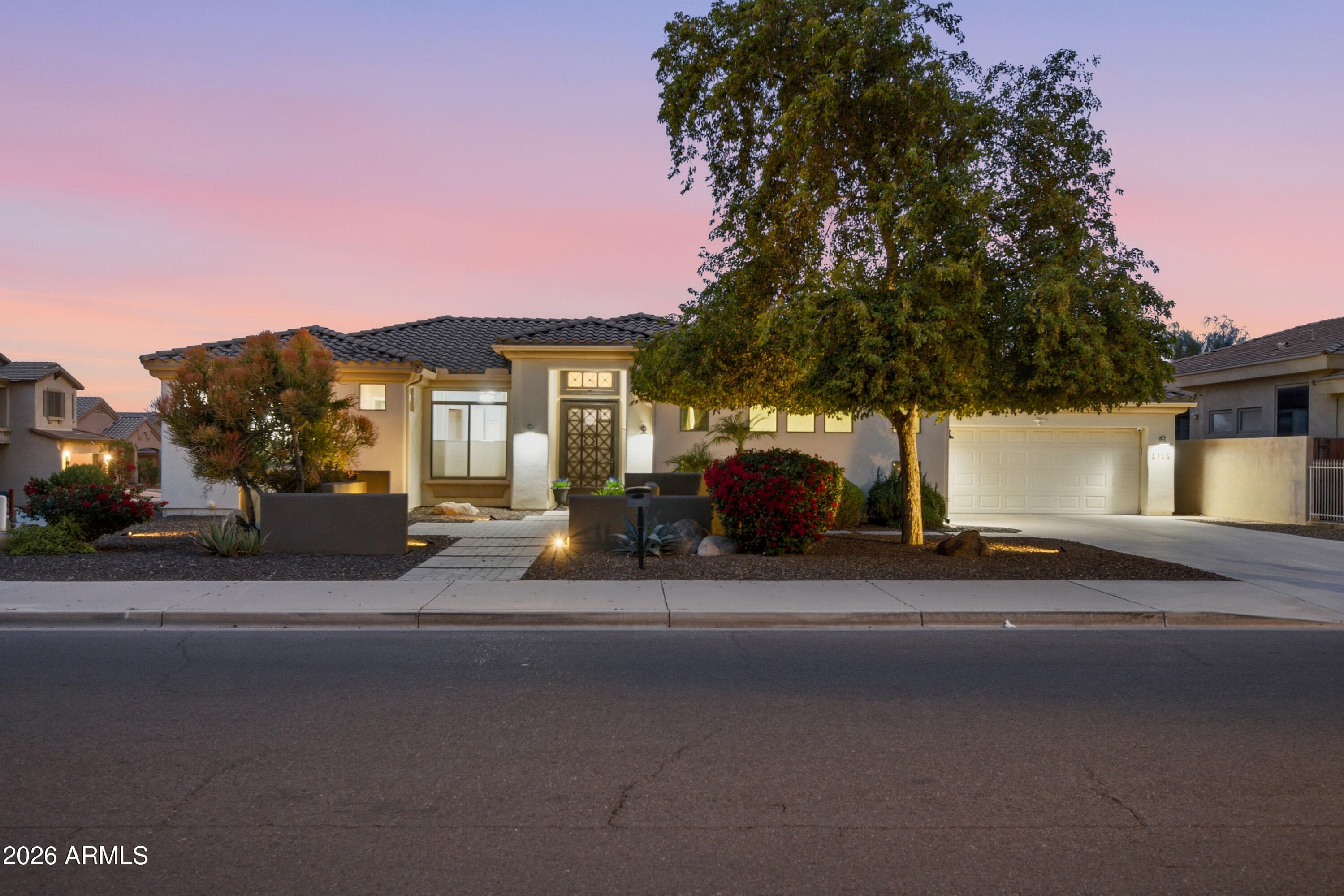 1516 E South Mountain Avenue, Phoenix, AZ 85042 — photo 3 of 43