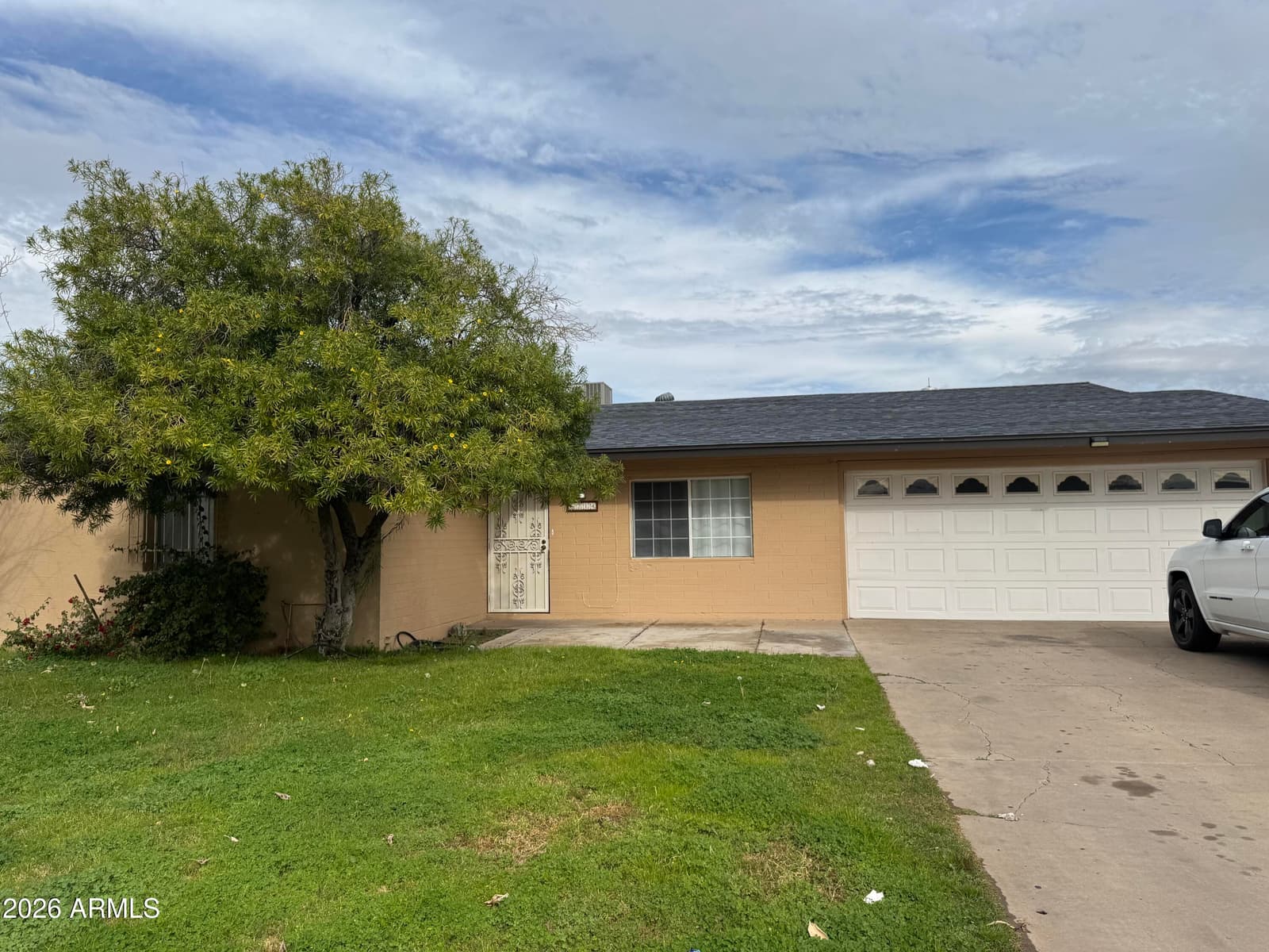 8214 W SELLS Drive, Phoenix, AZ 85033 — photo 2 of 38