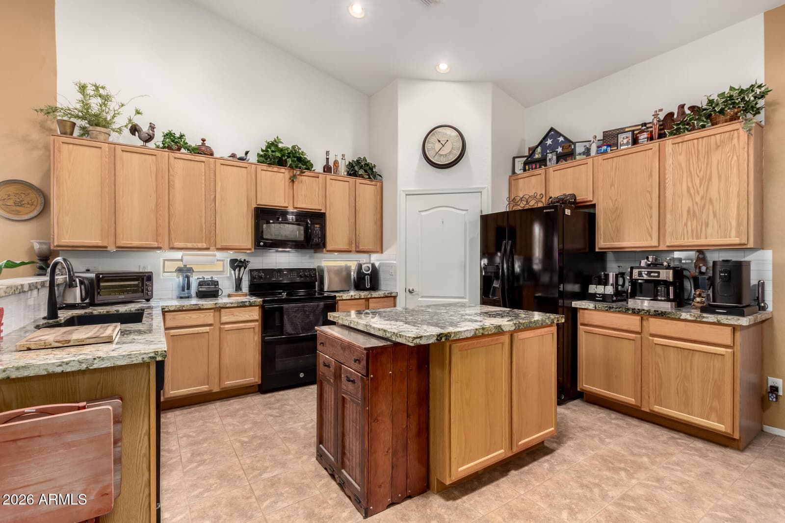 8979 W NICOLET Avenue, Glendale, AZ 85305 — photo 10 of 37