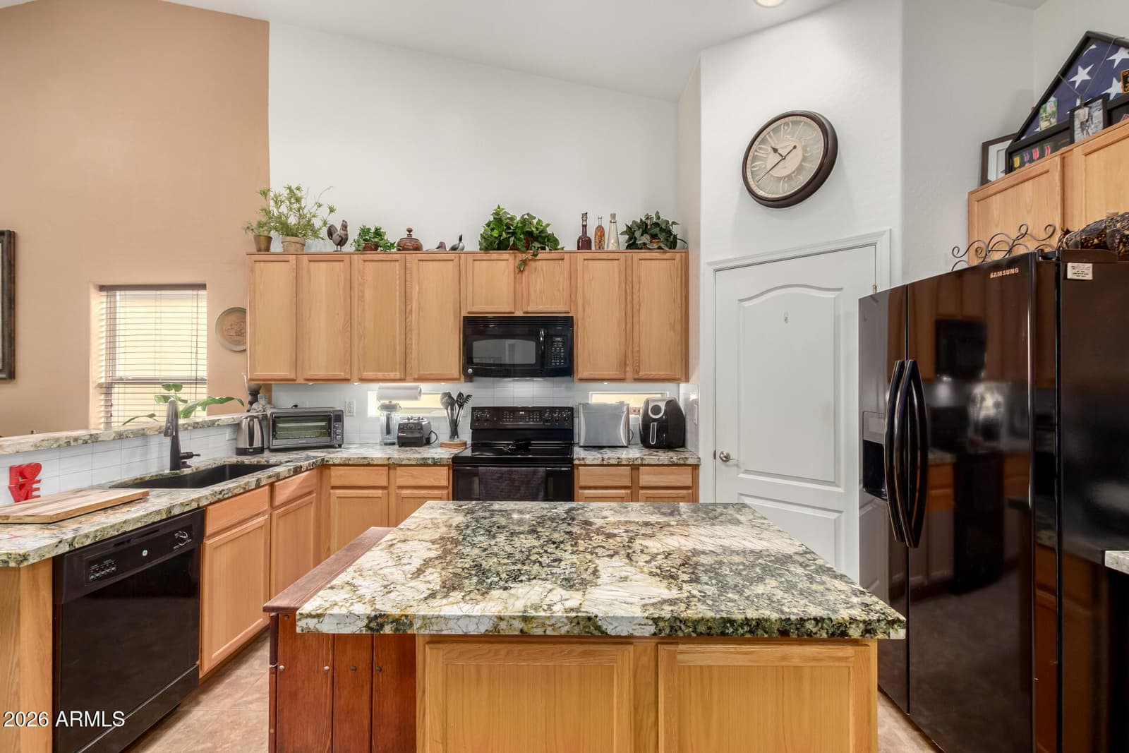 8979 W NICOLET Avenue, Glendale, AZ 85305 — photo 11 of 37