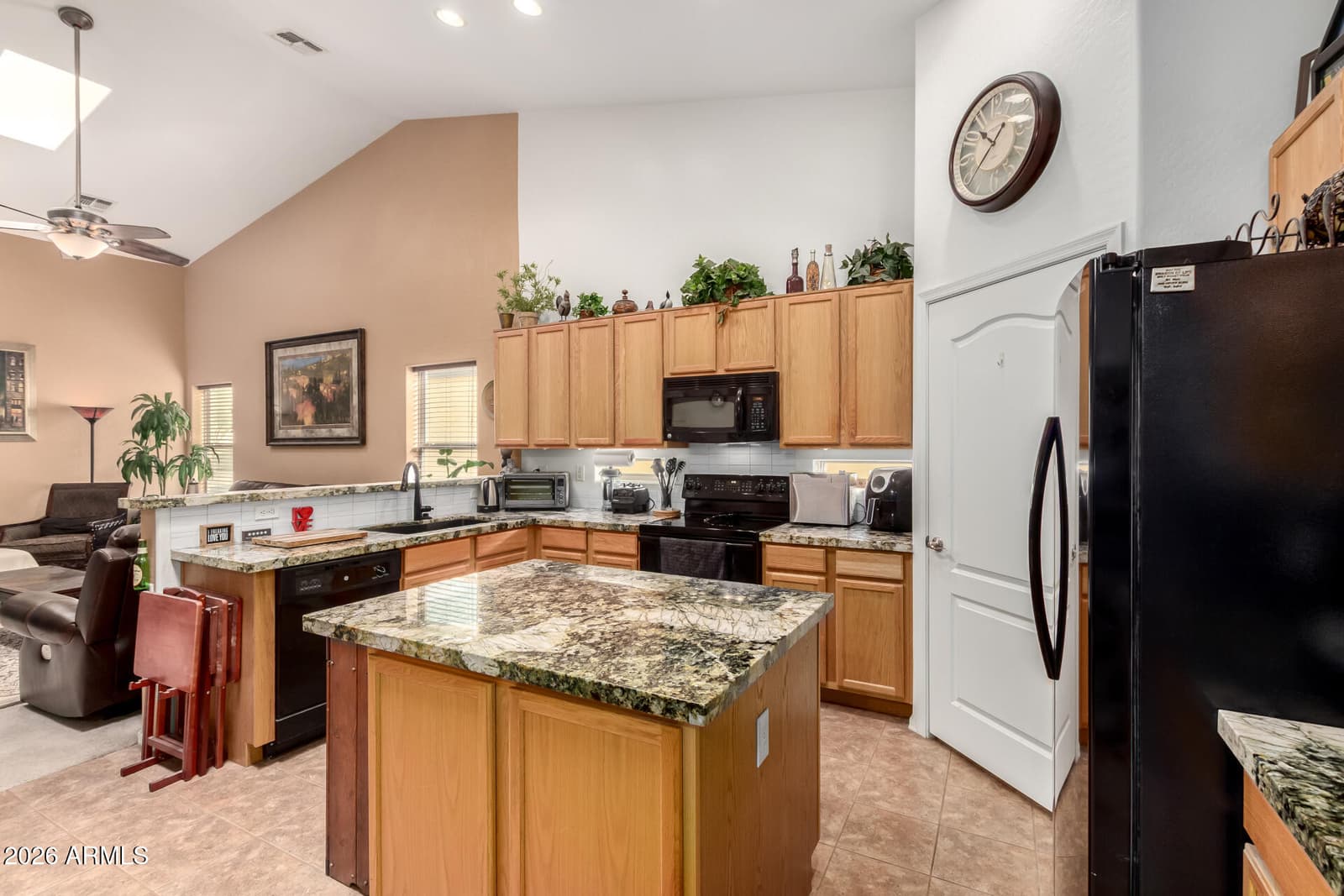 8979 W NICOLET Avenue, Glendale, AZ 85305 — photo 12 of 37