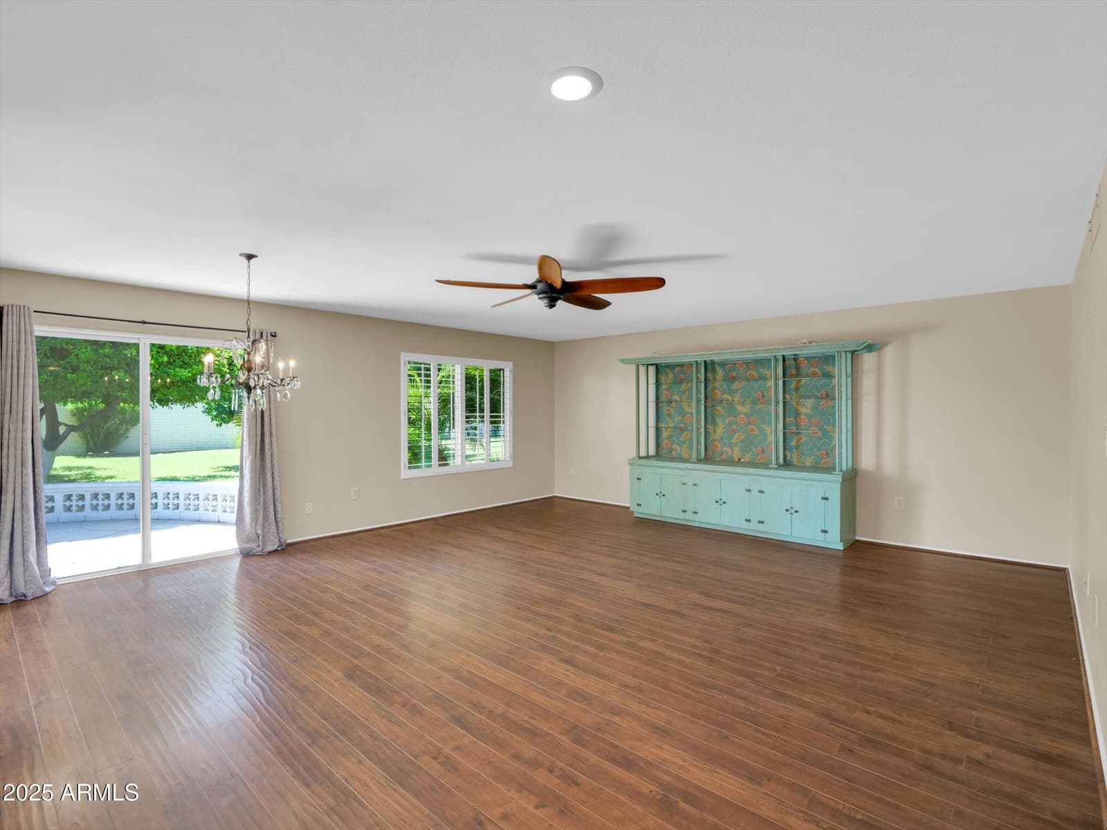10825 W CARON Drive, Sun City, AZ 85351 — photo 9 of 35
