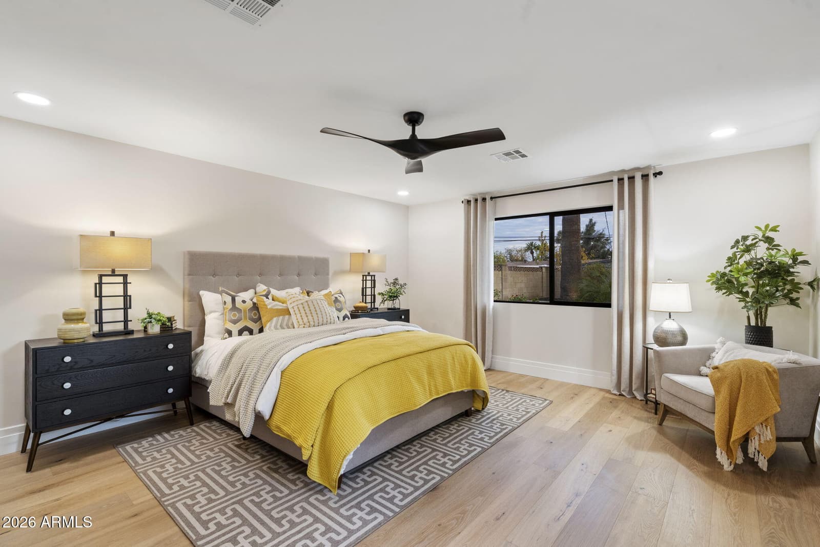1413 E SAN MIGUEL Avenue, Phoenix, AZ 85014 — photo 13 of 43