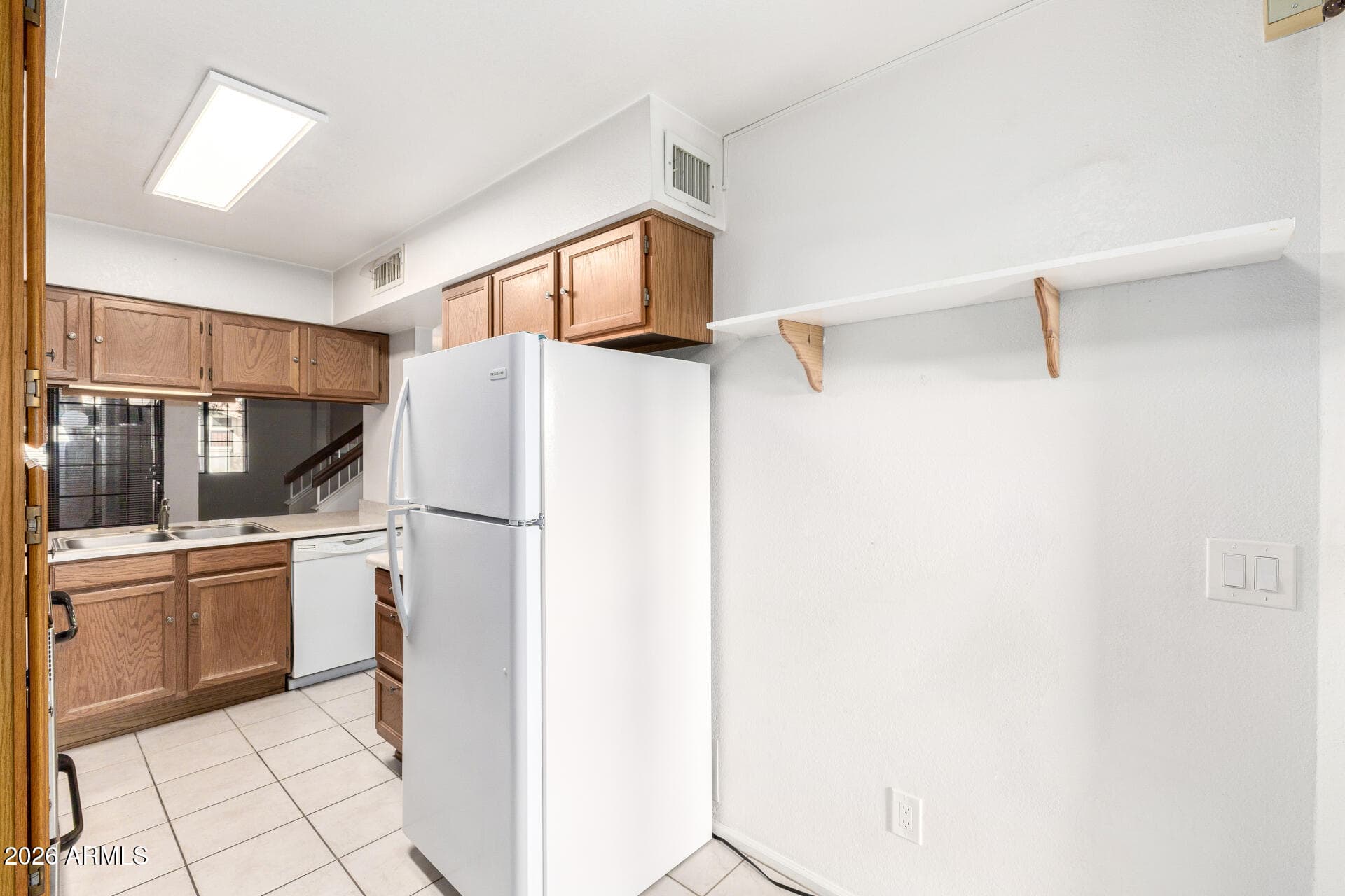 1718 S LONGMORE 13, Mesa, AZ 85202 — photo 4 of 27