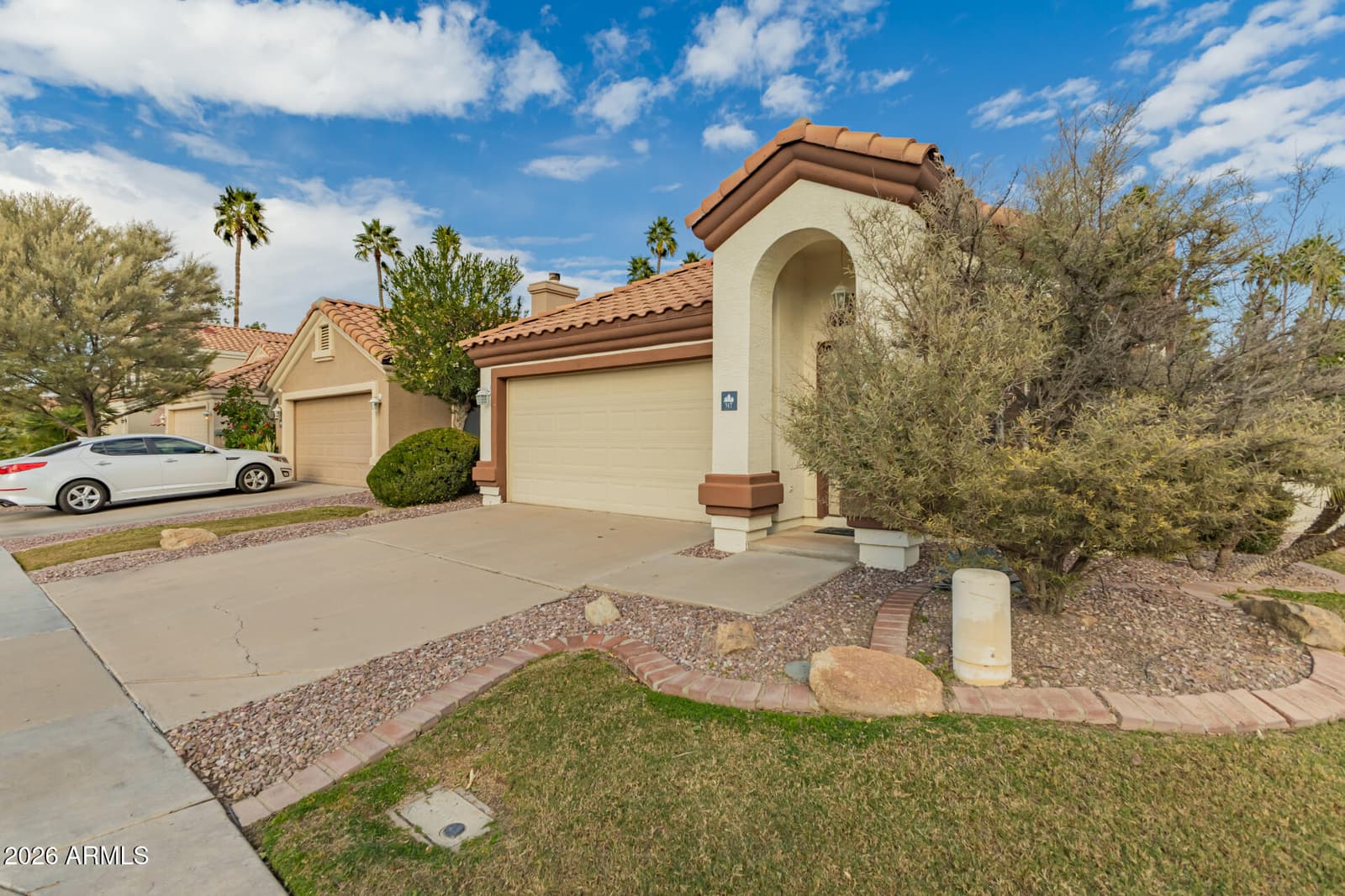 517 S PARADISE Drive, Gilbert, AZ 85233 — photo 3 of 38