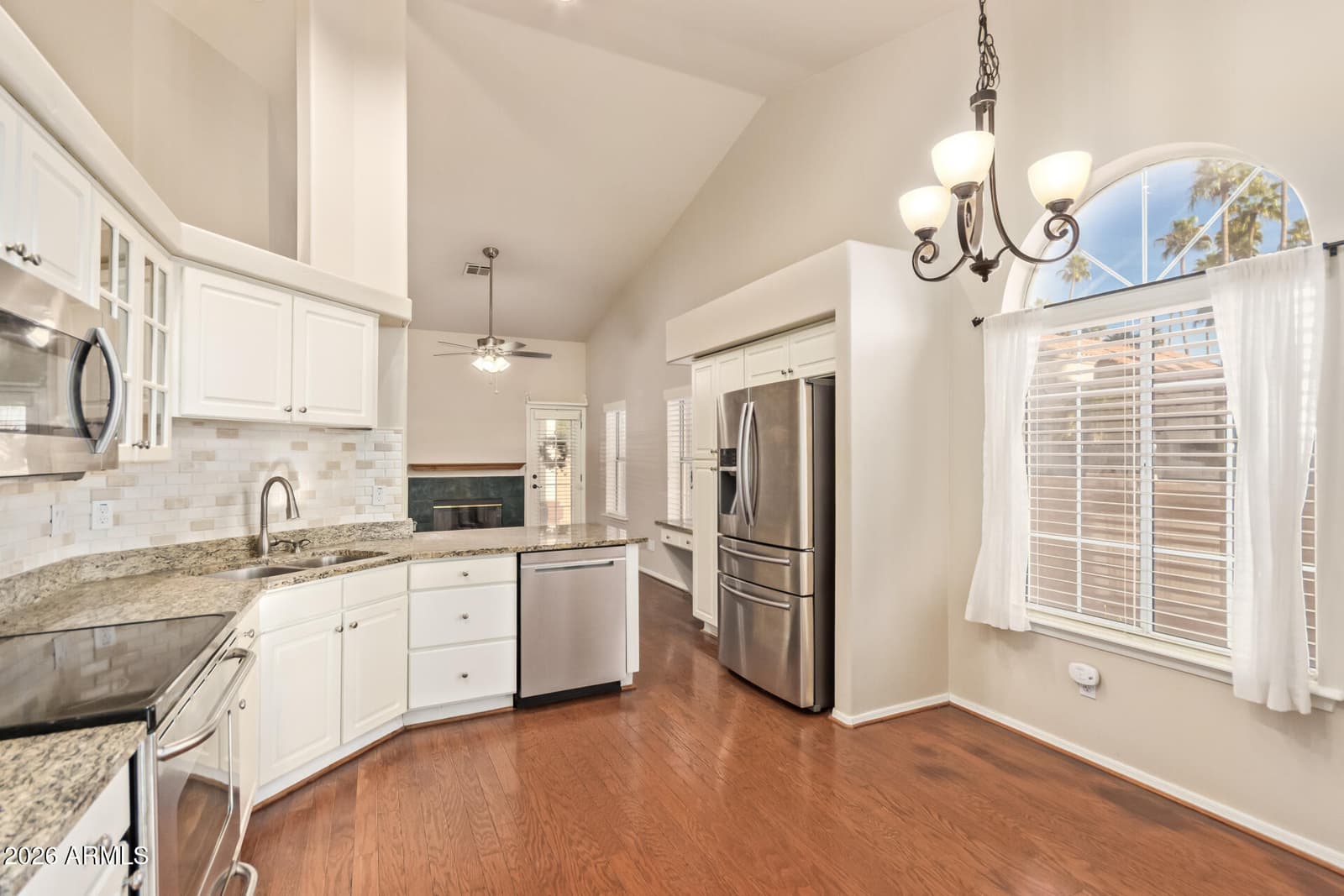 517 S PARADISE Drive, Gilbert, AZ 85233 — photo 11 of 38