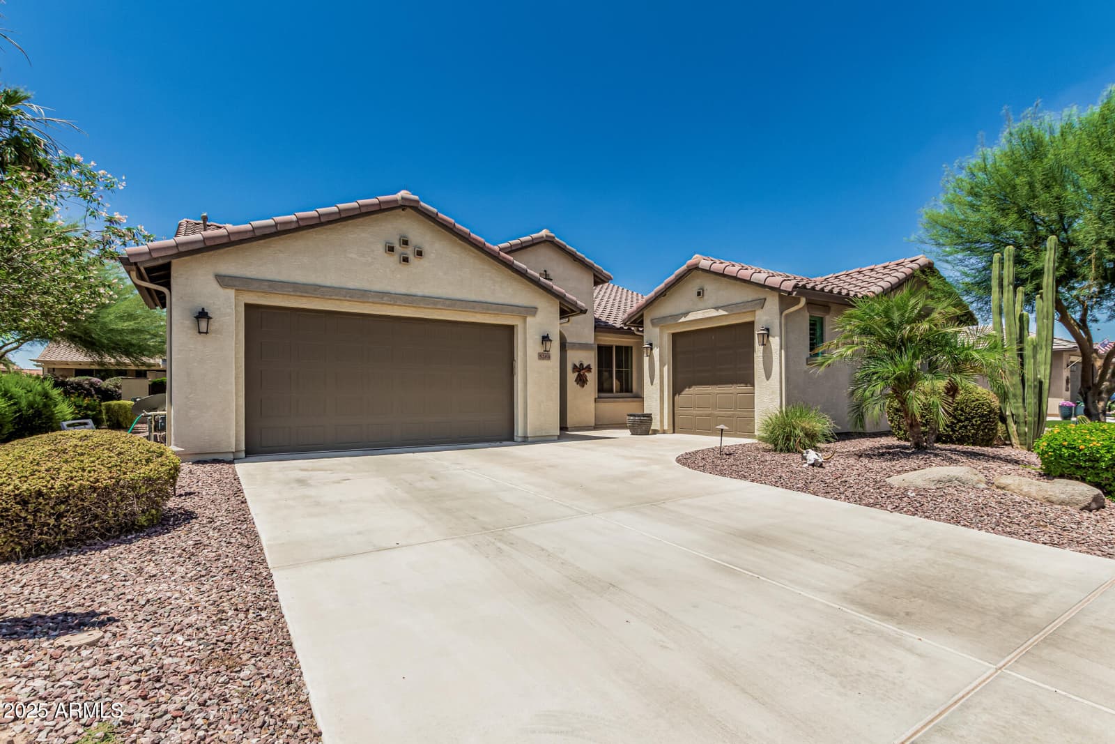 5261 N ARROWHEAD Drive, Eloy, AZ 85131 — photo 3 of 52