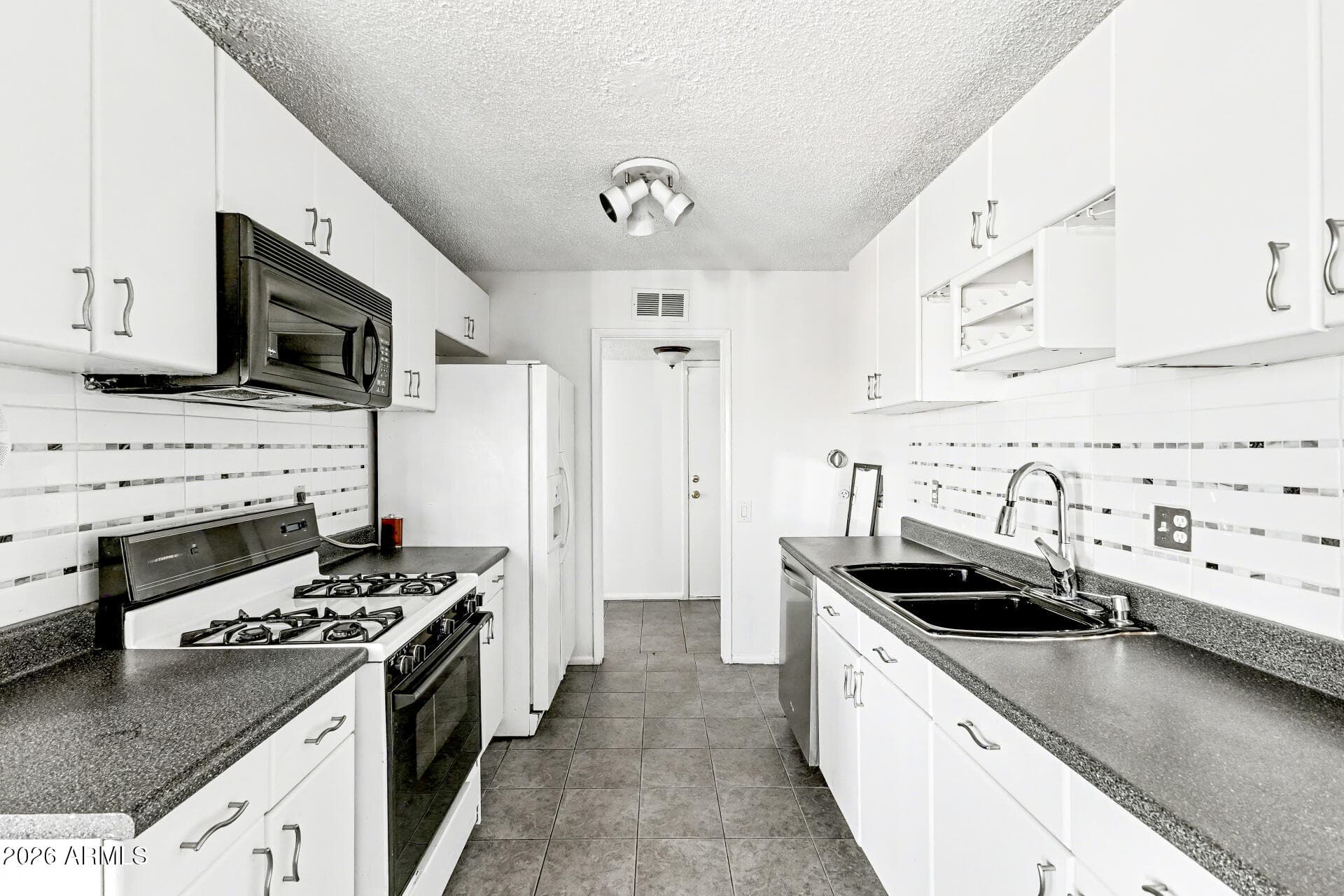 6767 N 7TH Street 217, Phoenix, AZ 85014 — photo 11 of 31