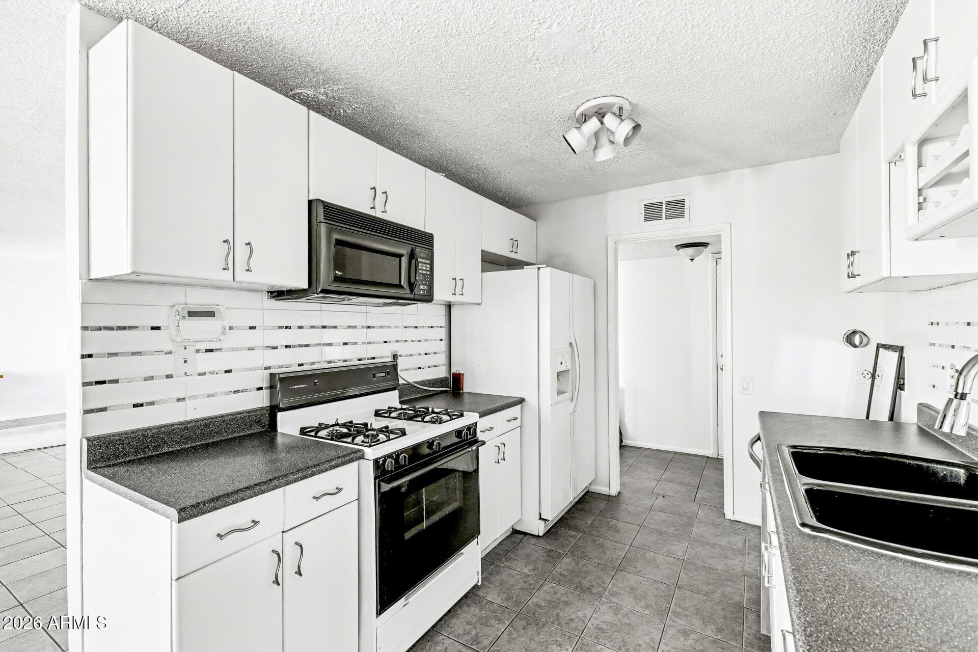 6767 N 7TH Street 217, Phoenix, AZ 85014 — photo 13 of 31