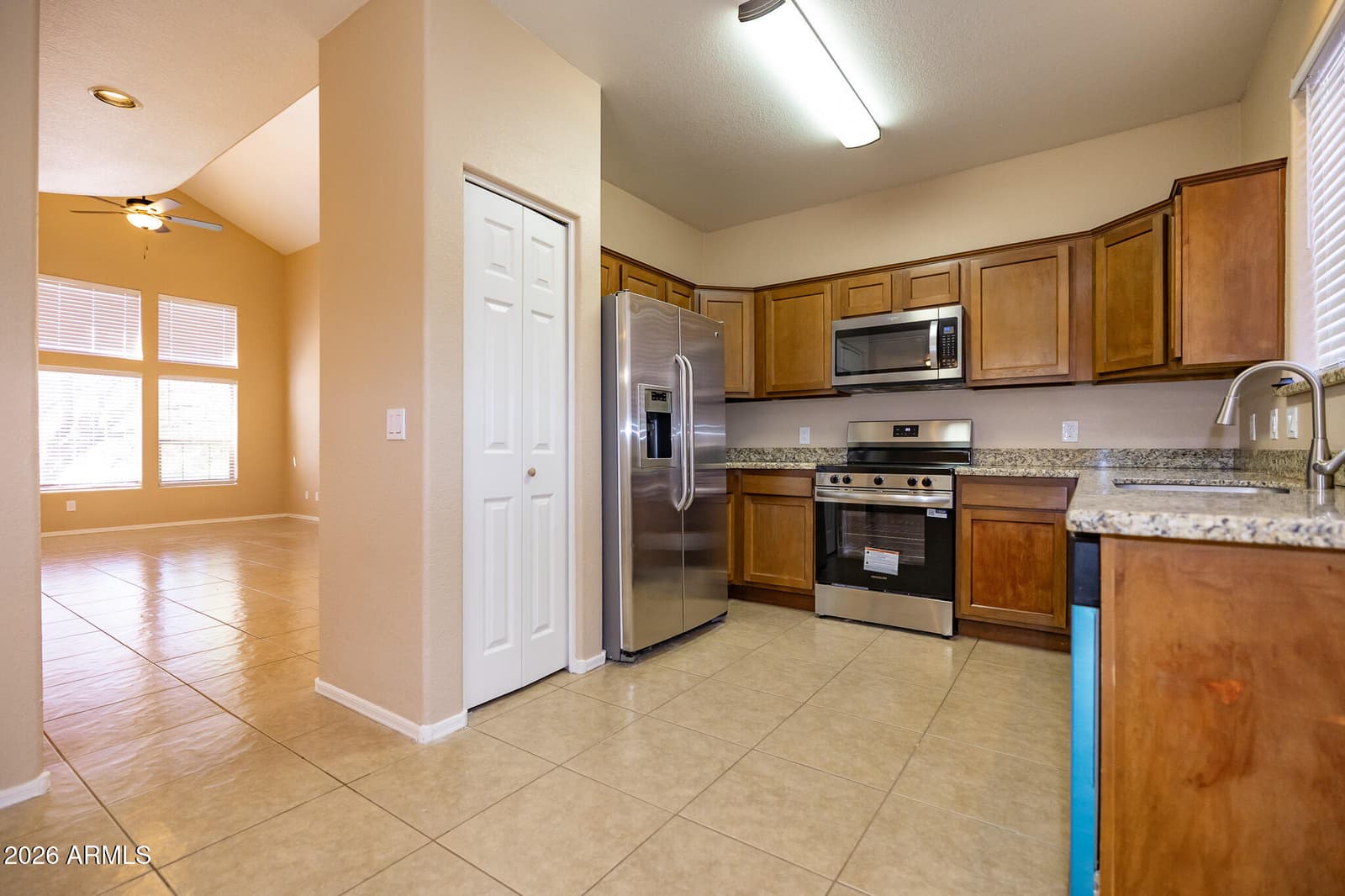 6091 S VISTA POINT Drive, Gold Canyon, AZ 85118 — photo 8 of 37