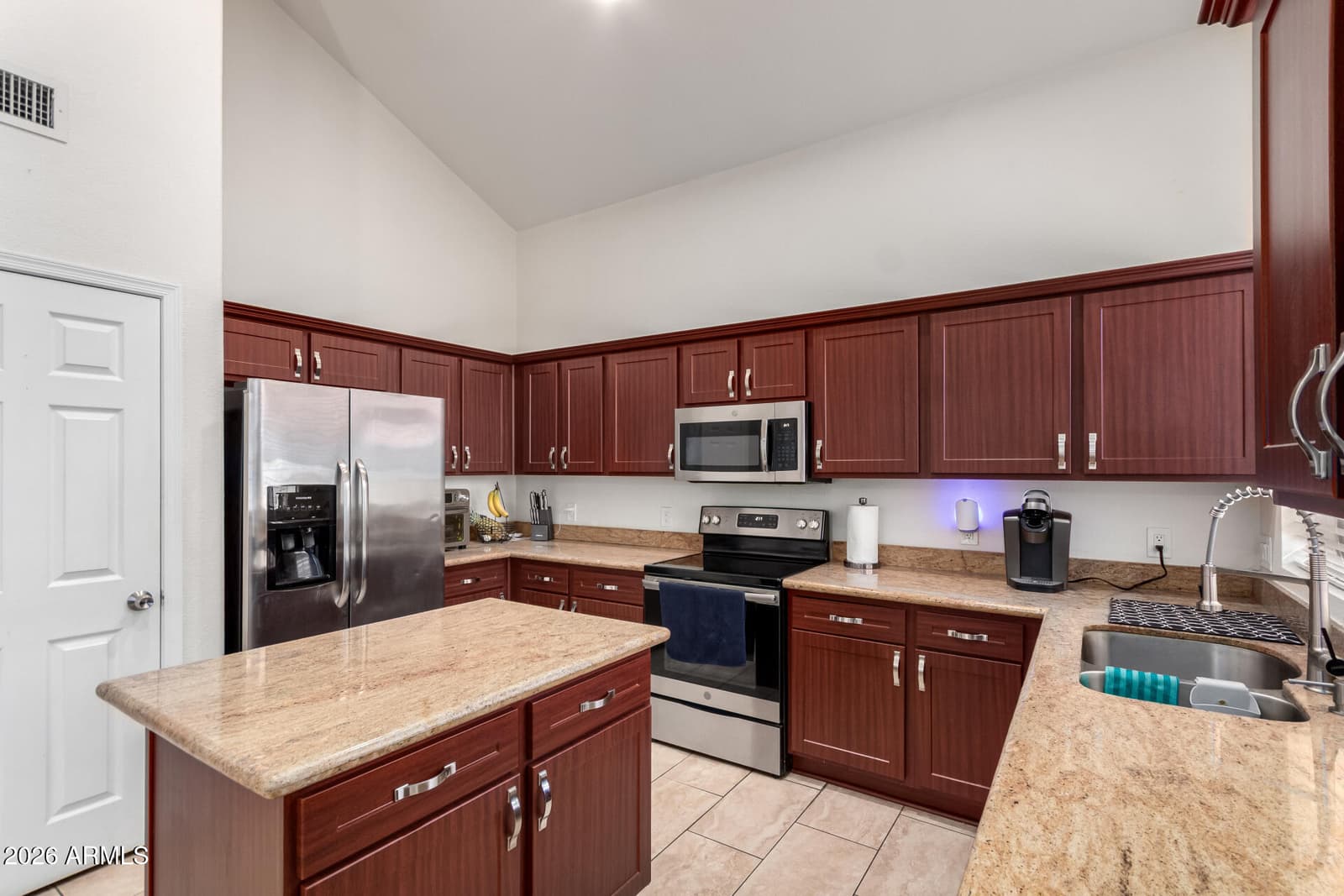 5273 W ANGELA Drive, Glendale, AZ 85308 — photo 12 of 31