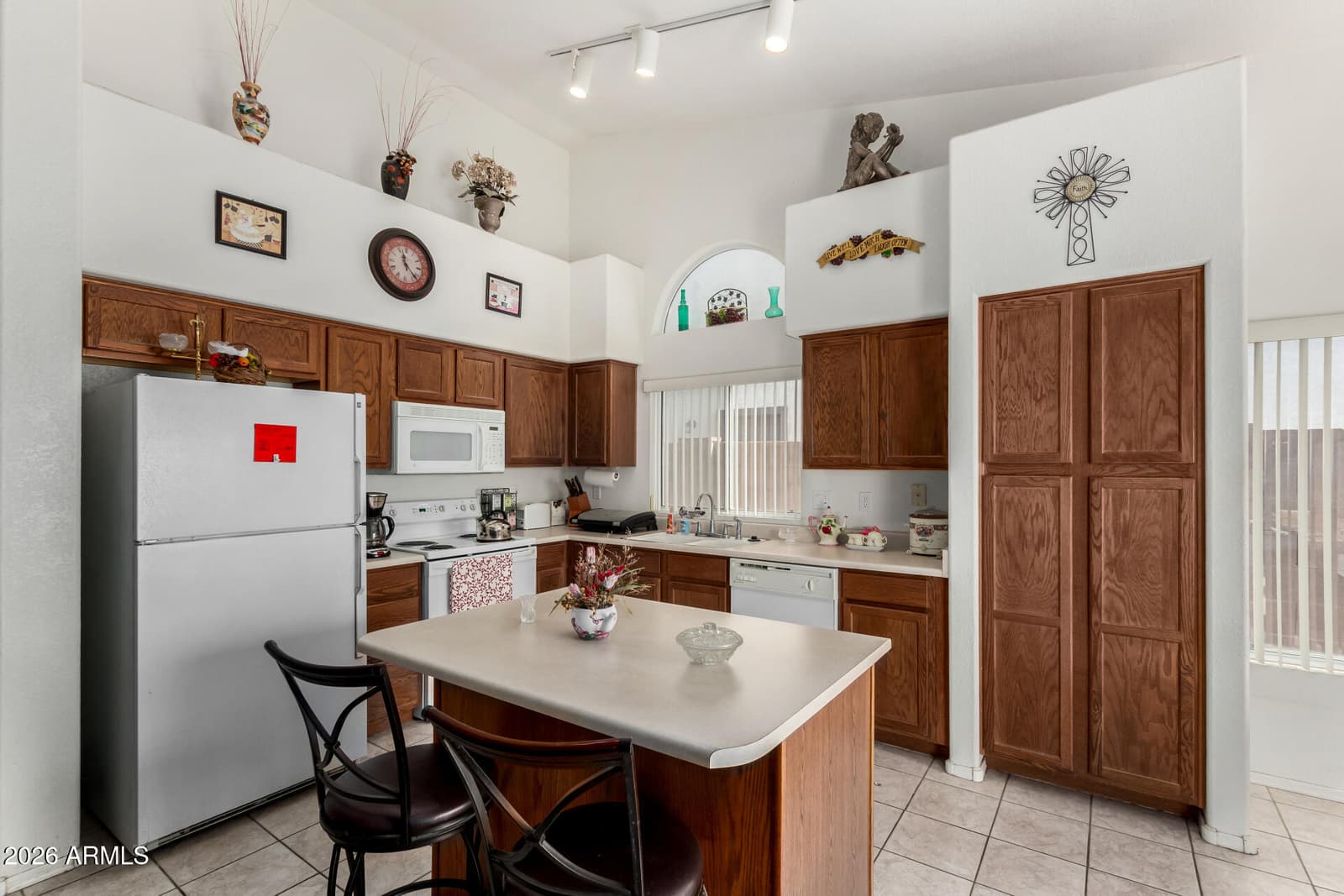 14821 W HONEYSUCKLE Lane, Surprise, AZ 85374 — photo 9 of 34