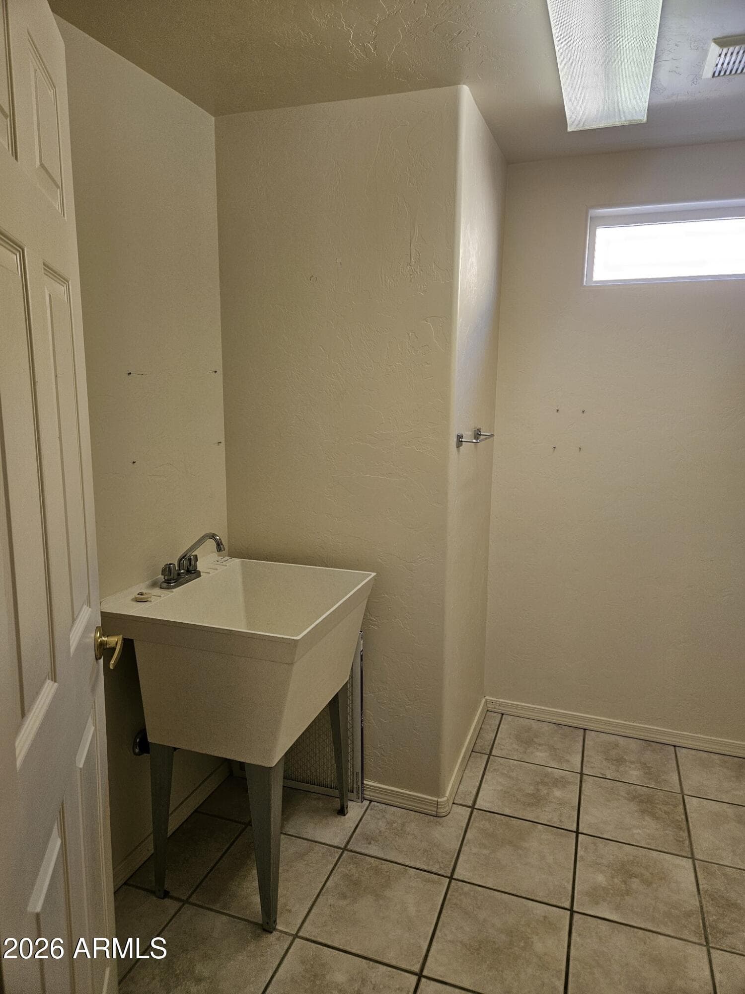 570 S CHASE Street, Sierra Vista, AZ 85635 — photo 10 of 34