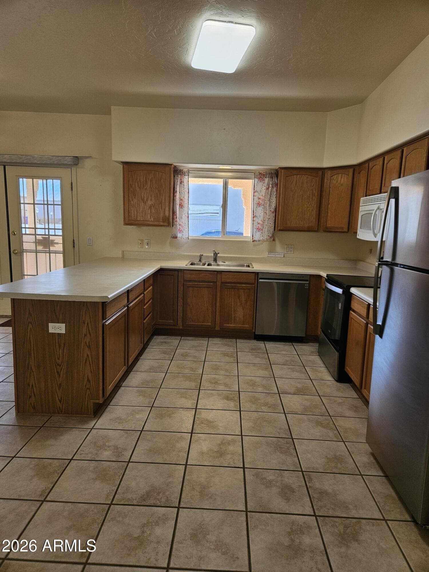 570 S CHASE Street, Sierra Vista, AZ 85635 — photo 7 of 34