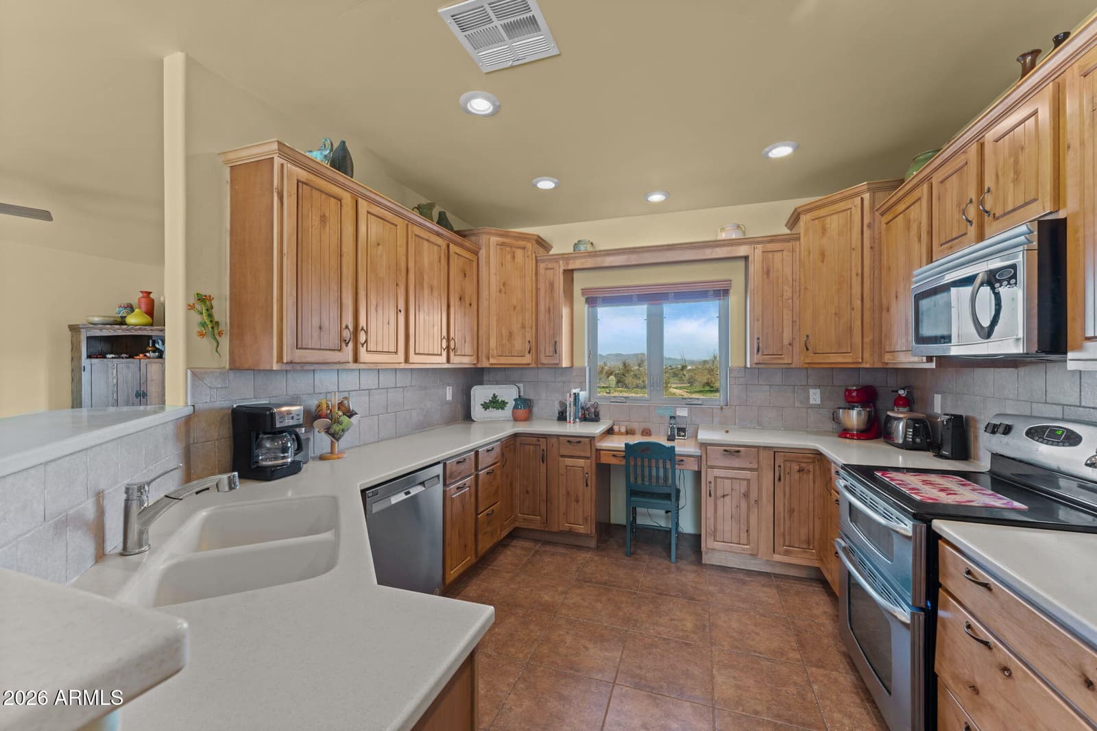 51921 W WILLIAM Road, Aguila, AZ 85320 — photo 8 of 34