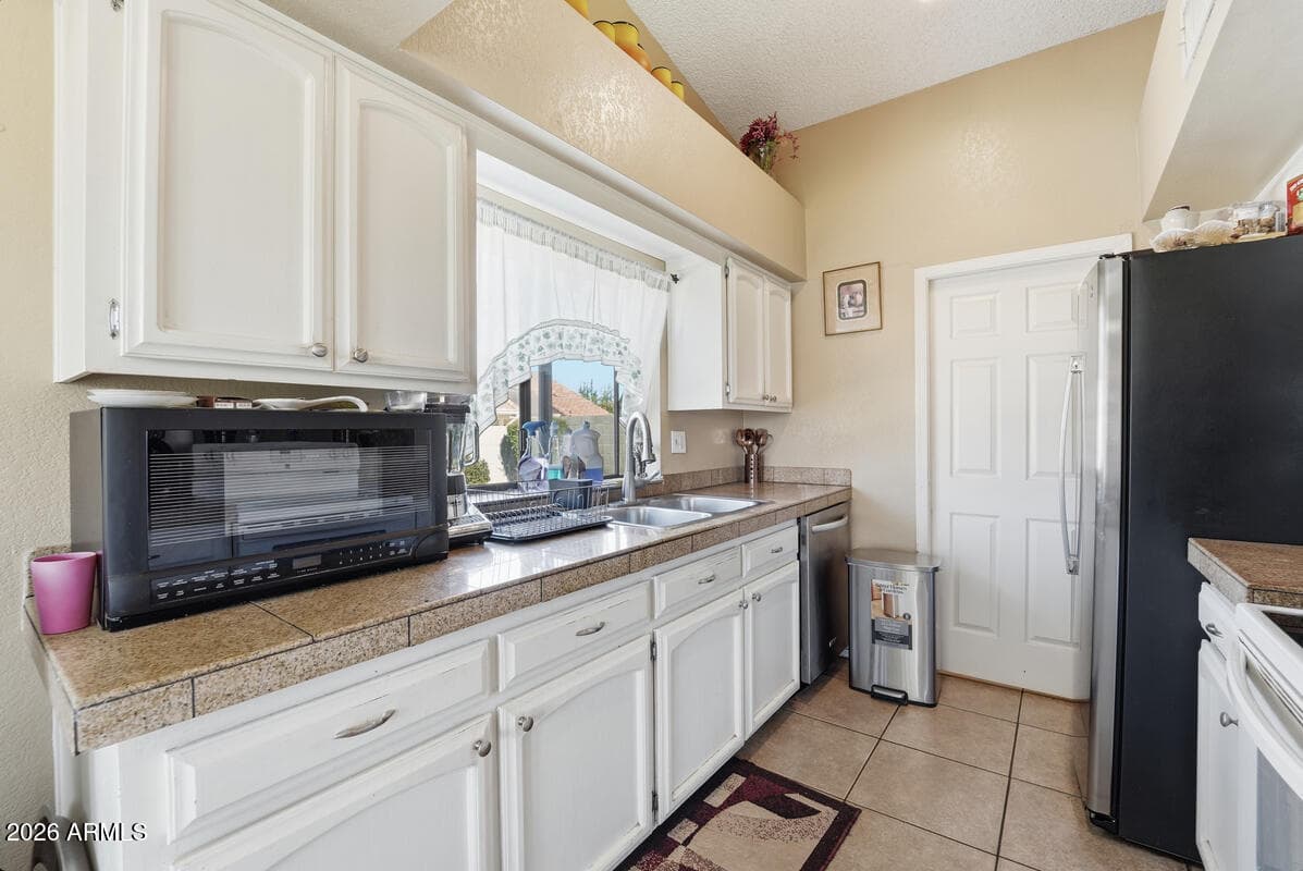 11226 N 60TH Court, Glendale, AZ 85304 — photo 10 of 25