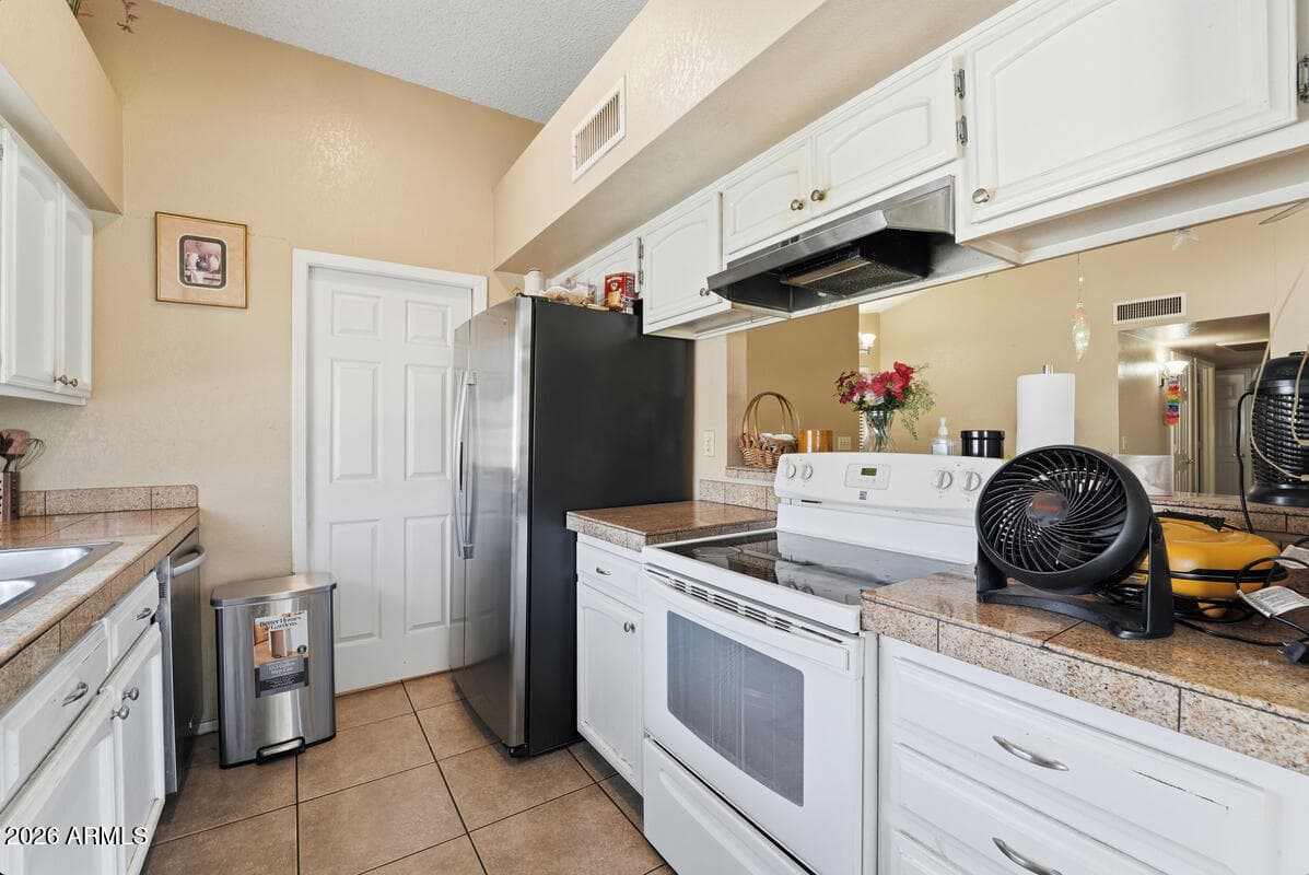 11226 N 60TH Court, Glendale, AZ 85304 — photo 11 of 25