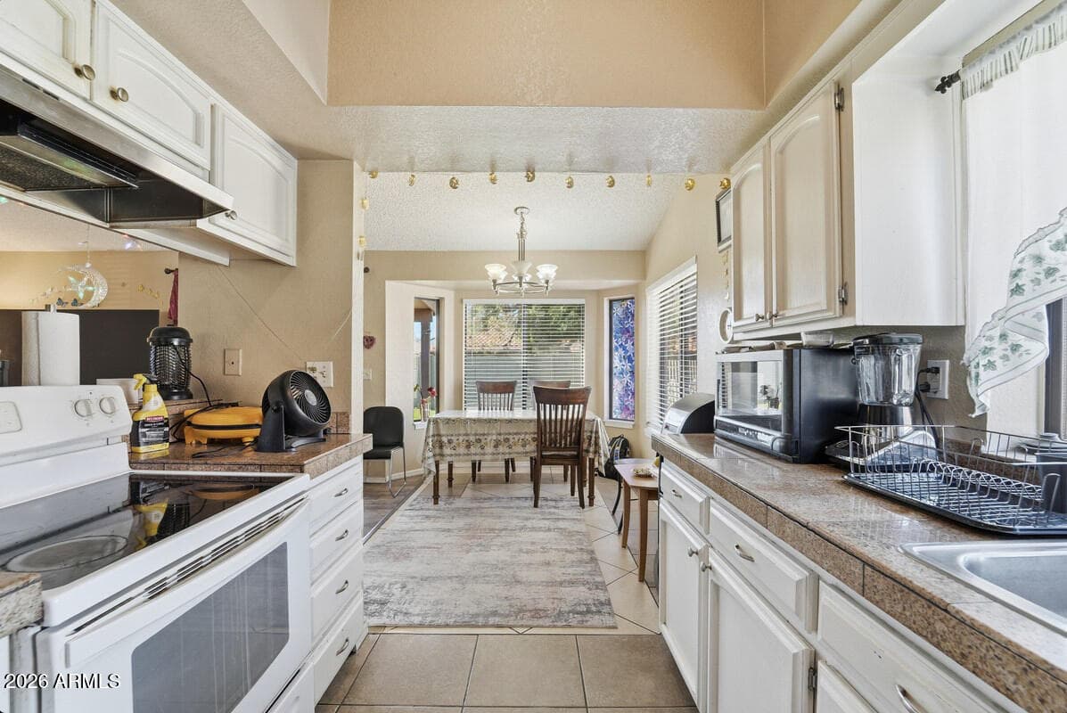 11226 N 60TH Court, Glendale, AZ 85304 — photo 12 of 25