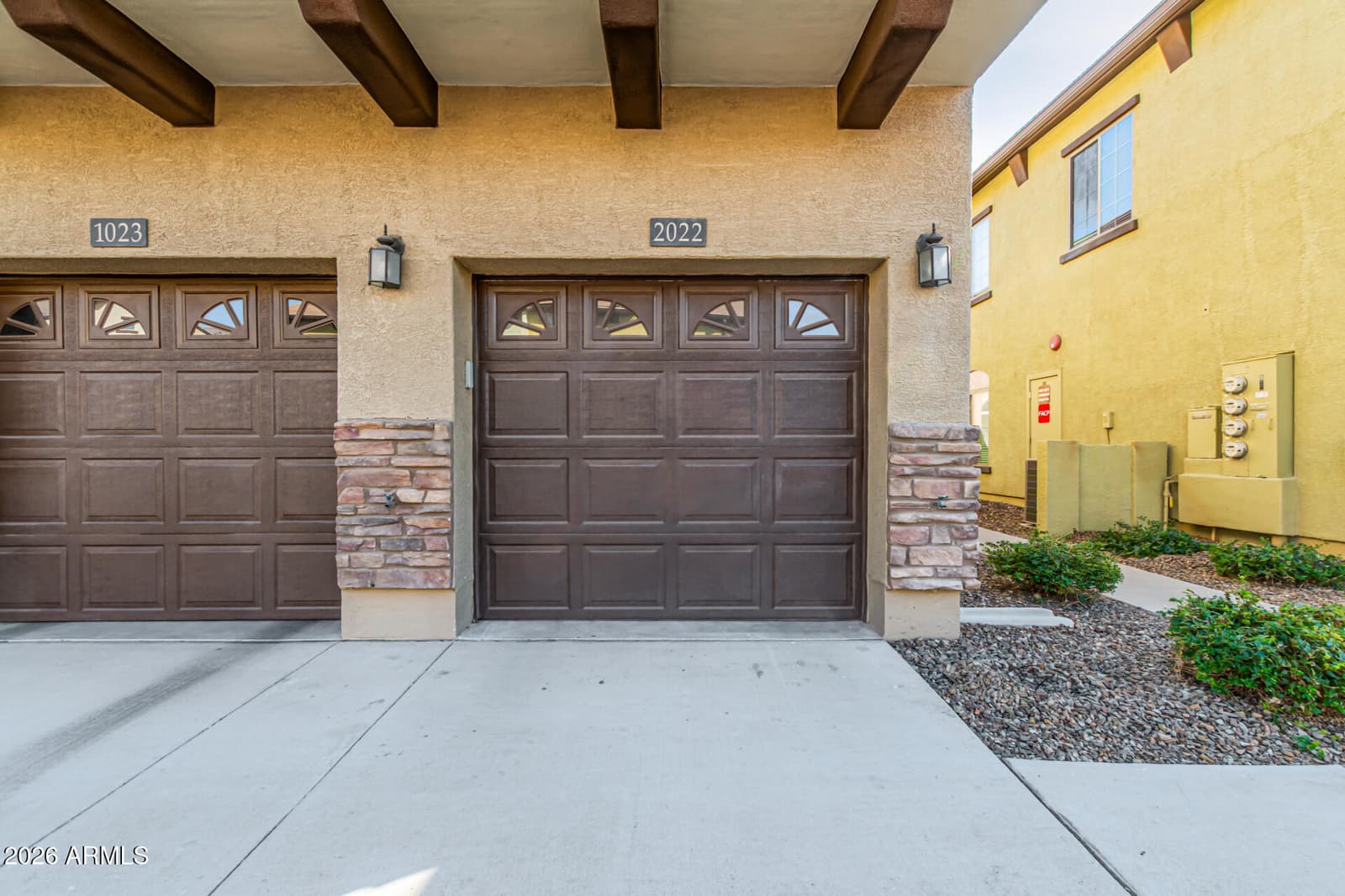 2725 E MINE CREEK Road 2022, Phoenix, AZ 85024 — photo 4 of 25