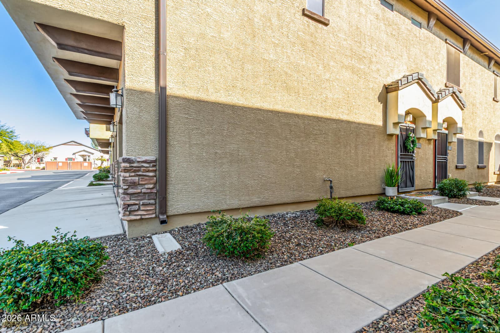 2725 E MINE CREEK Road 2022, Phoenix, AZ 85024 — photo 5 of 25