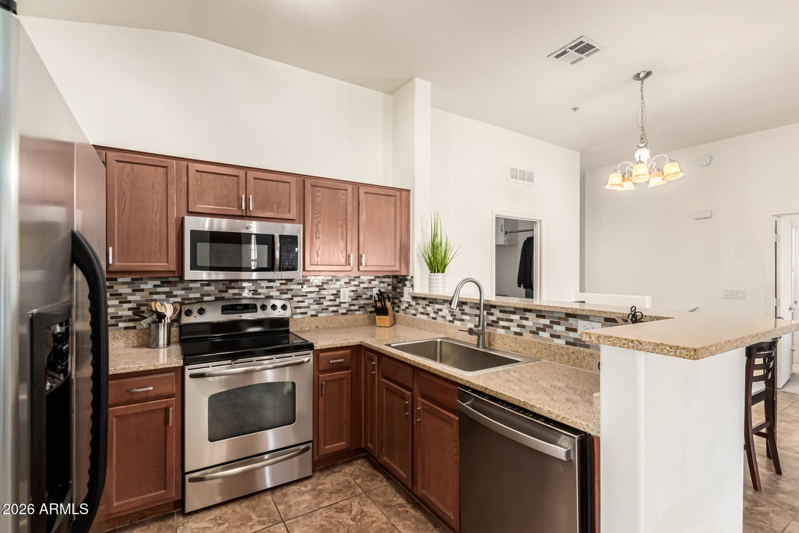 2725 E MINE CREEK Road 2022, Phoenix, AZ 85024 — photo 14 of 25