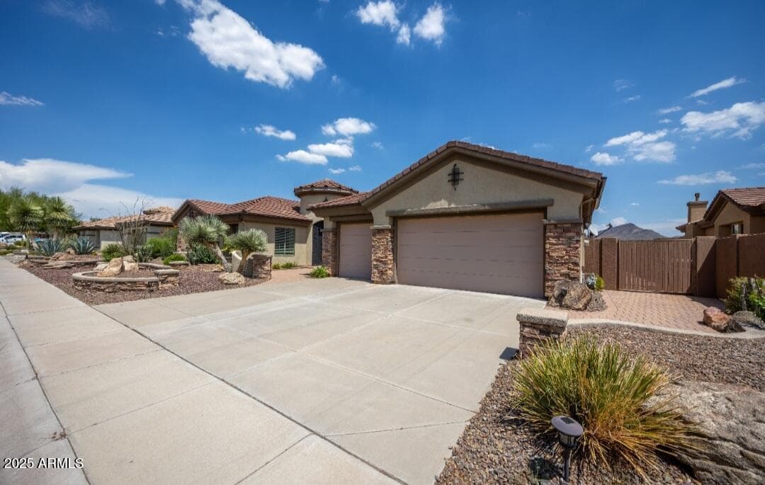 41607 N CLUB POINTE Drive, Phoenix, AZ 85086 — photo 3 of 28